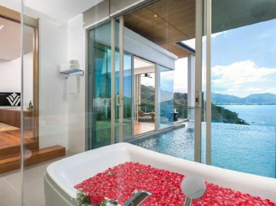 Top Floor Pool Villa With Ocean View