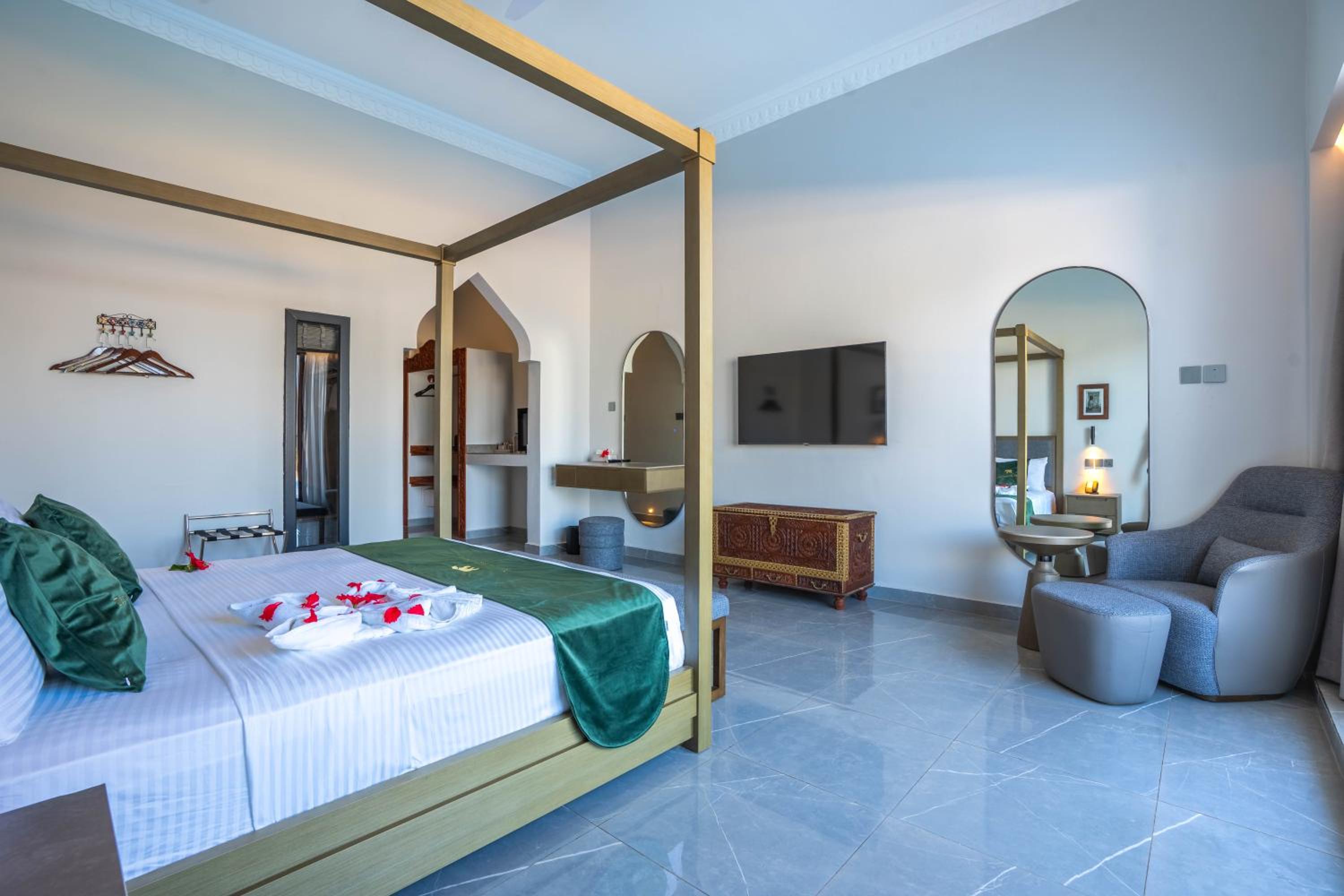 Double Room with Balcony Pool View & Sea View	