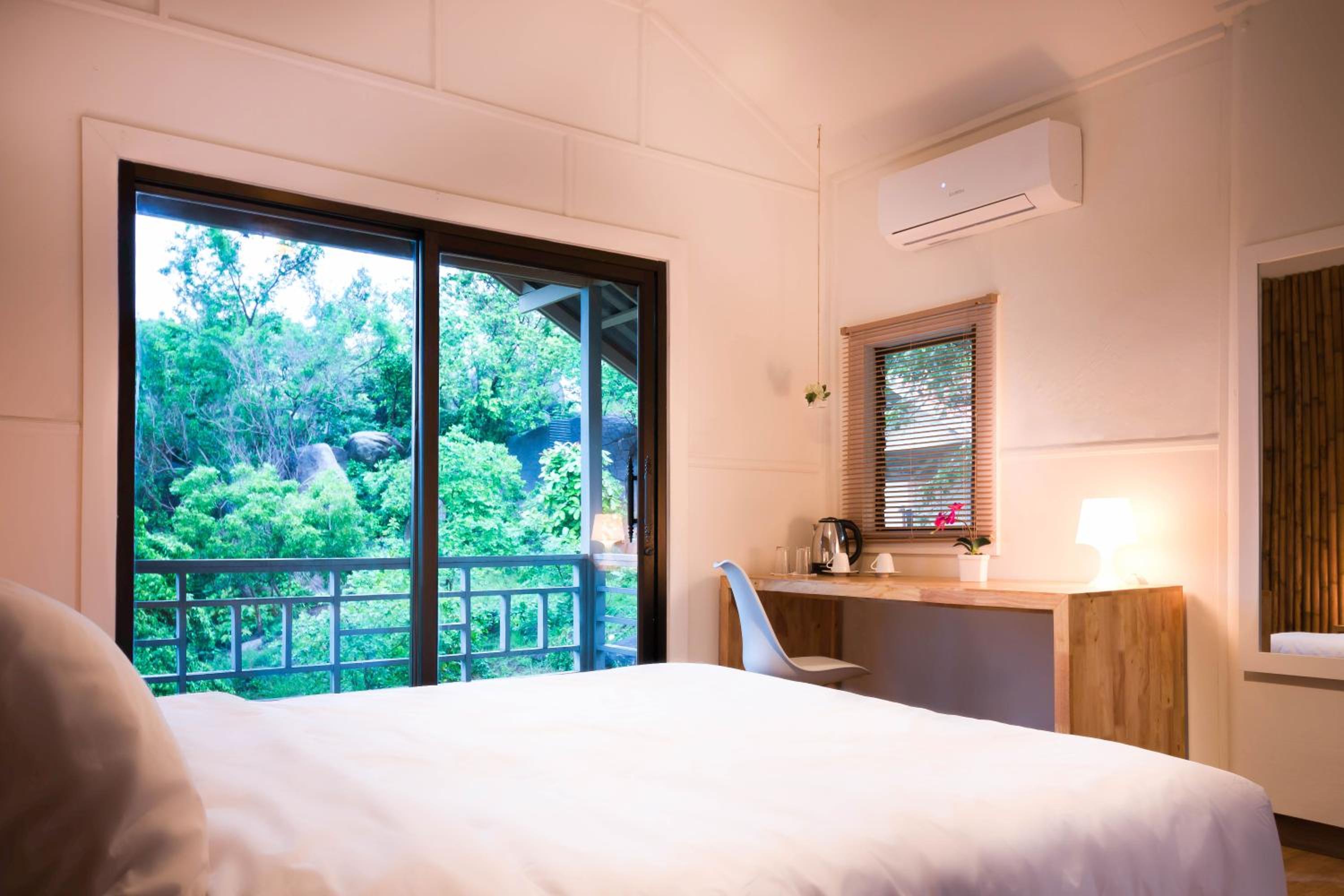 Double Room with Balcony and Sea View