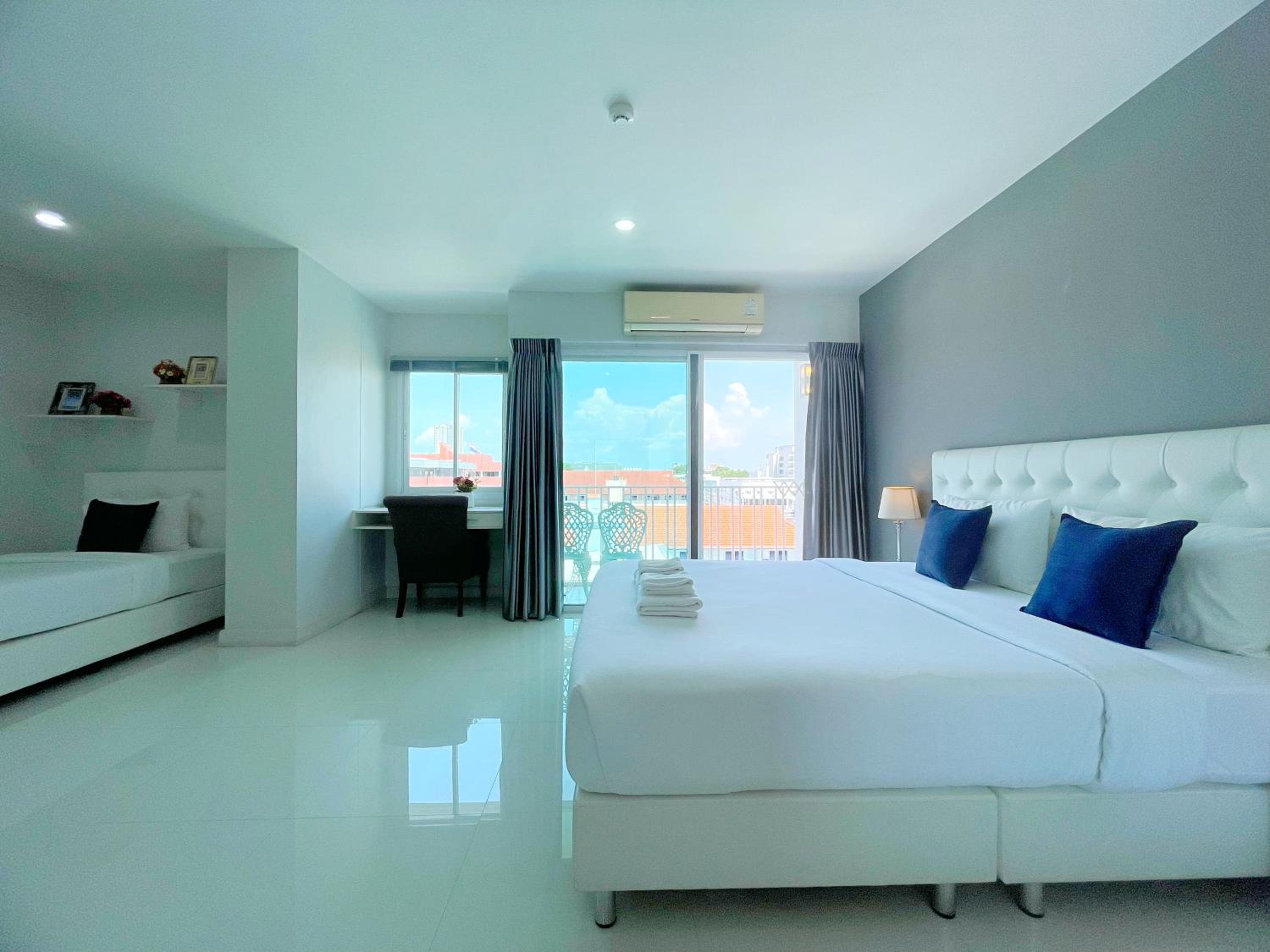 Triple Room with Pool View
