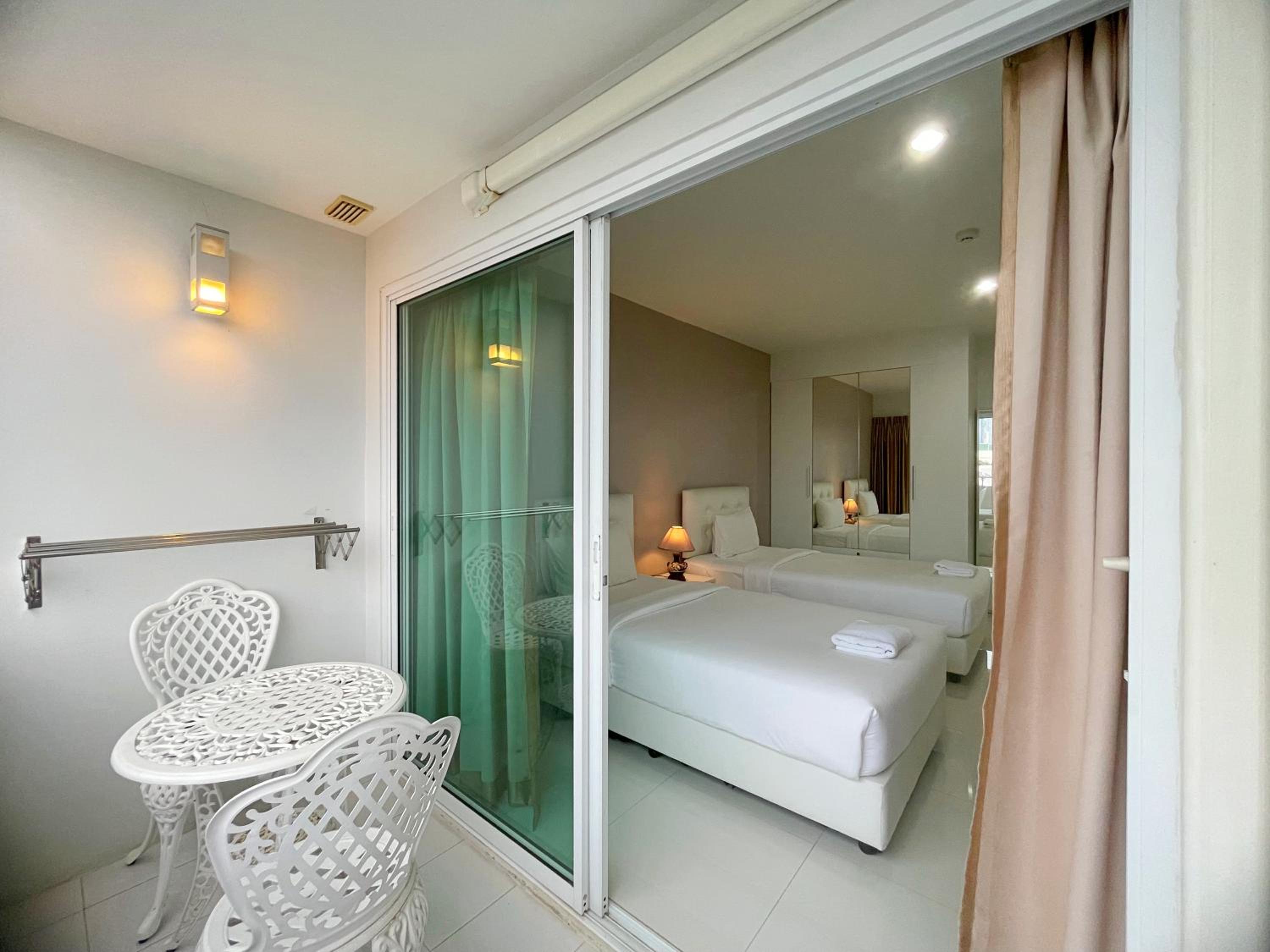 Superior Twin Room with City View