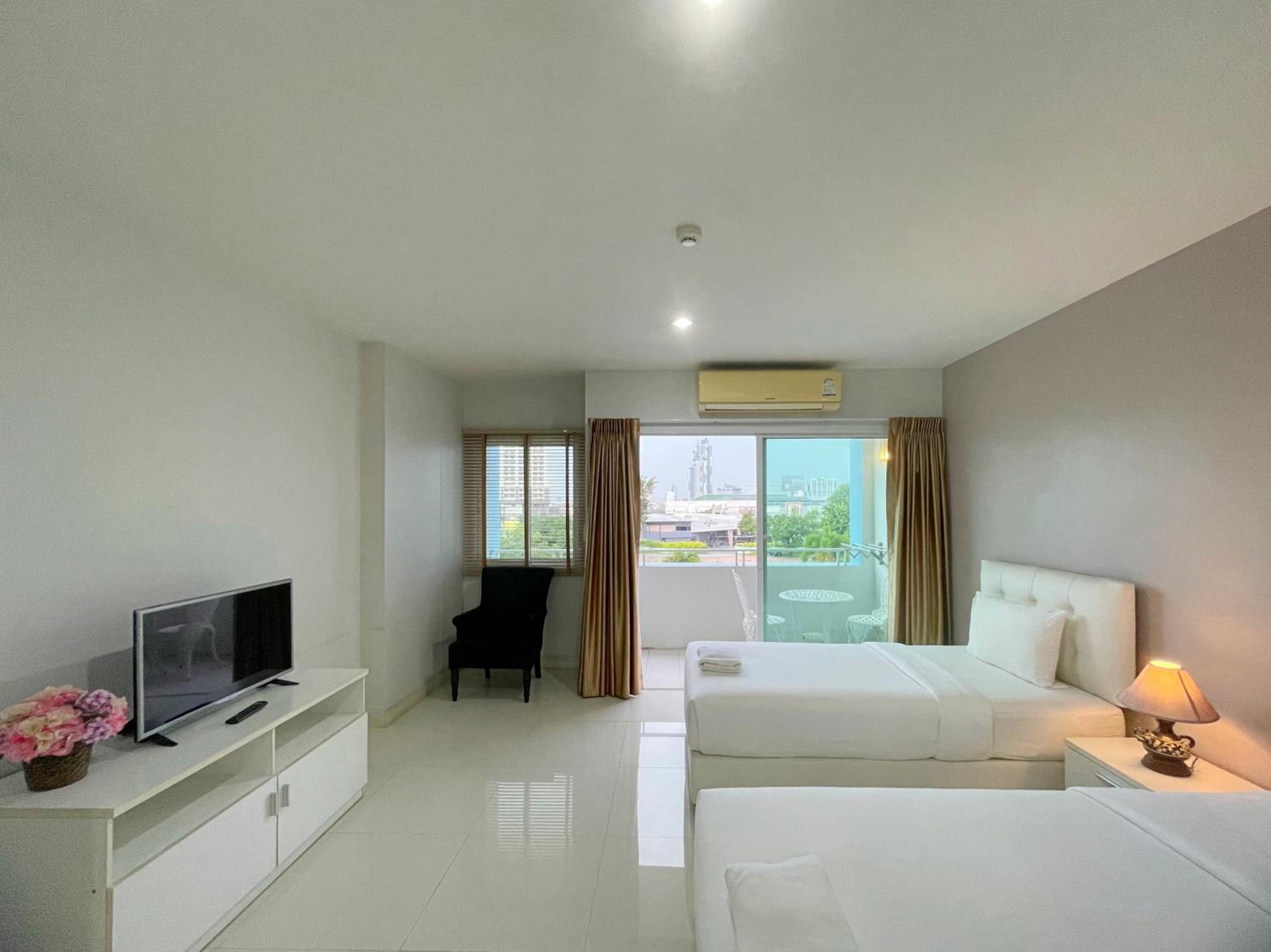 Superior Twin Room with City View