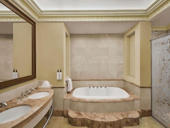 Executive Suit King Bed No View