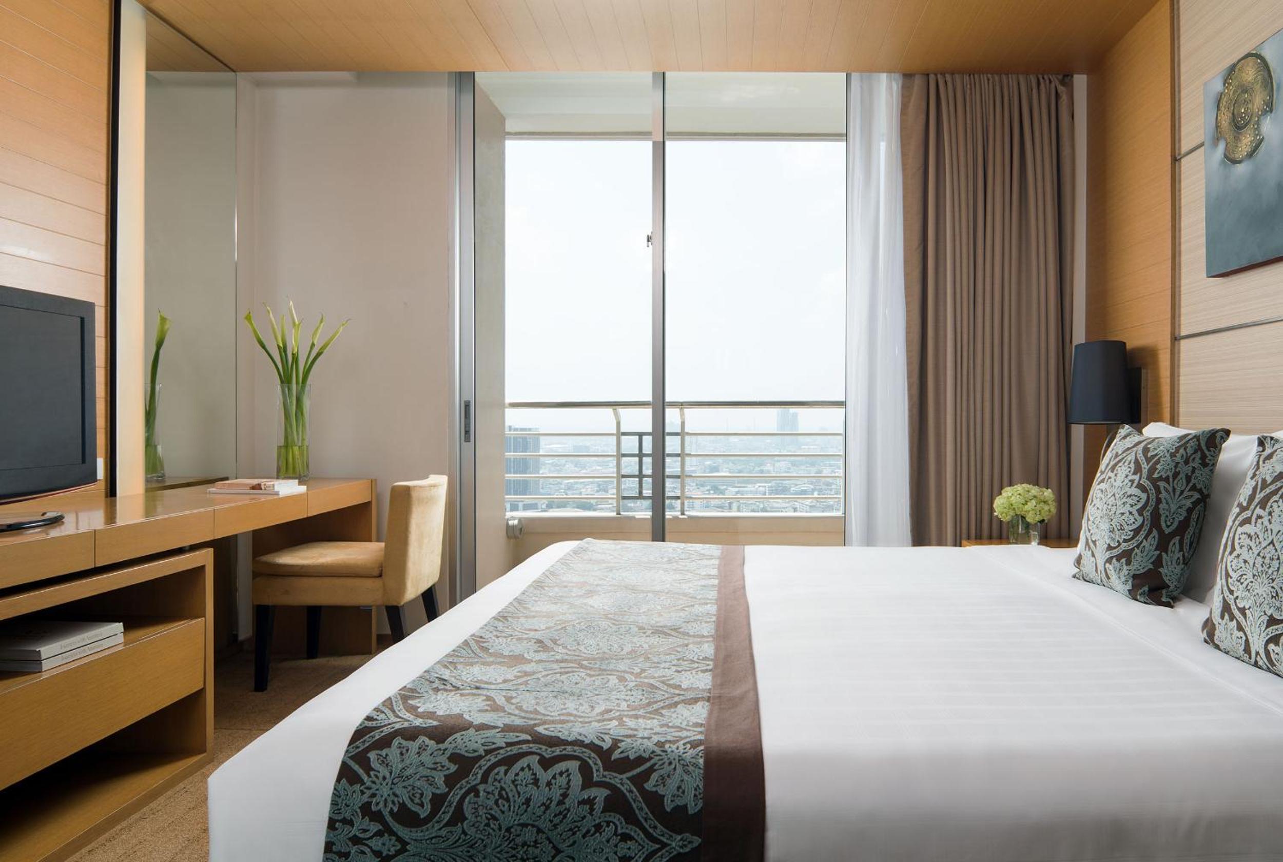 One-Bedroom Suite King Bed with Private Balcony