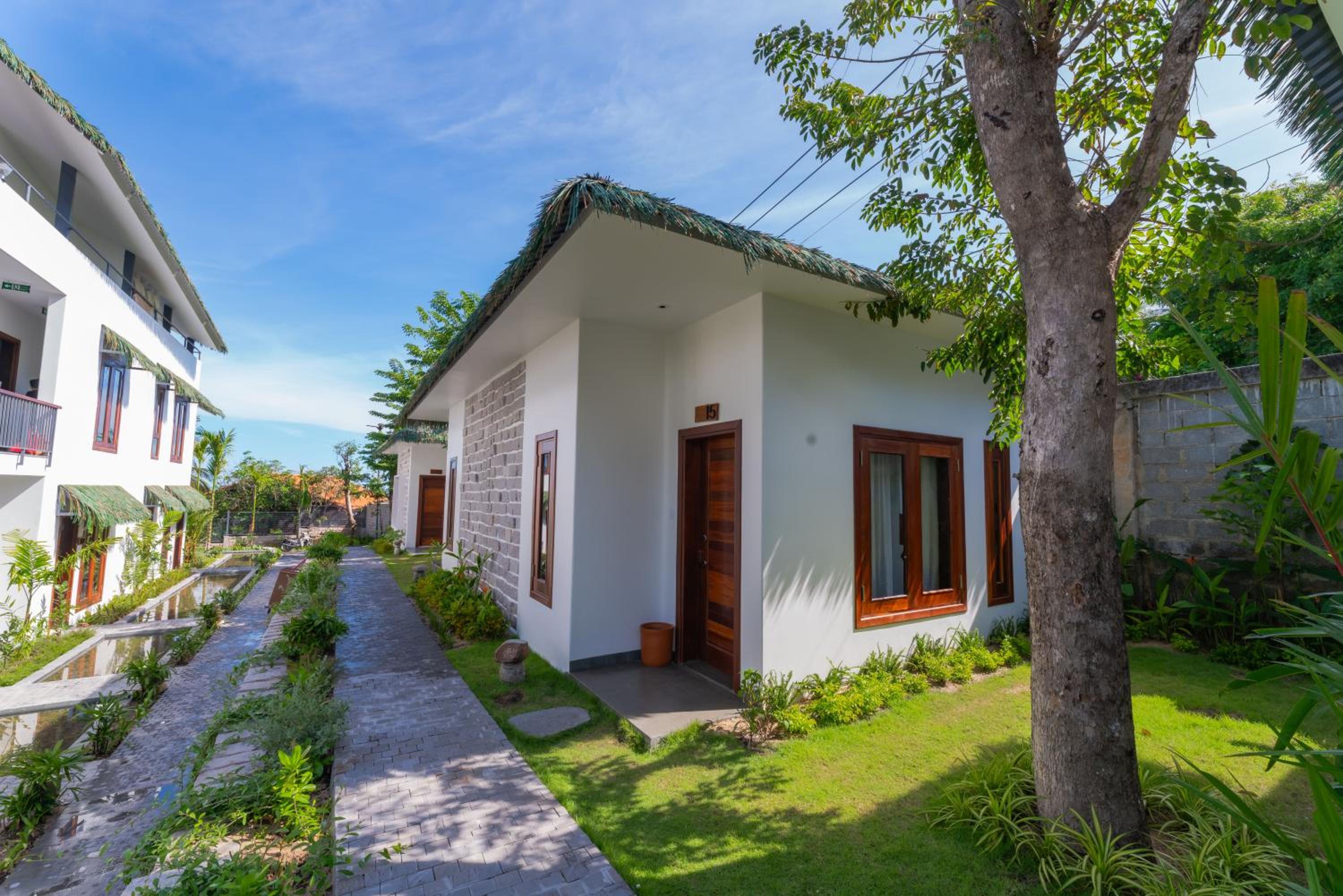 Bungalow with Garden View