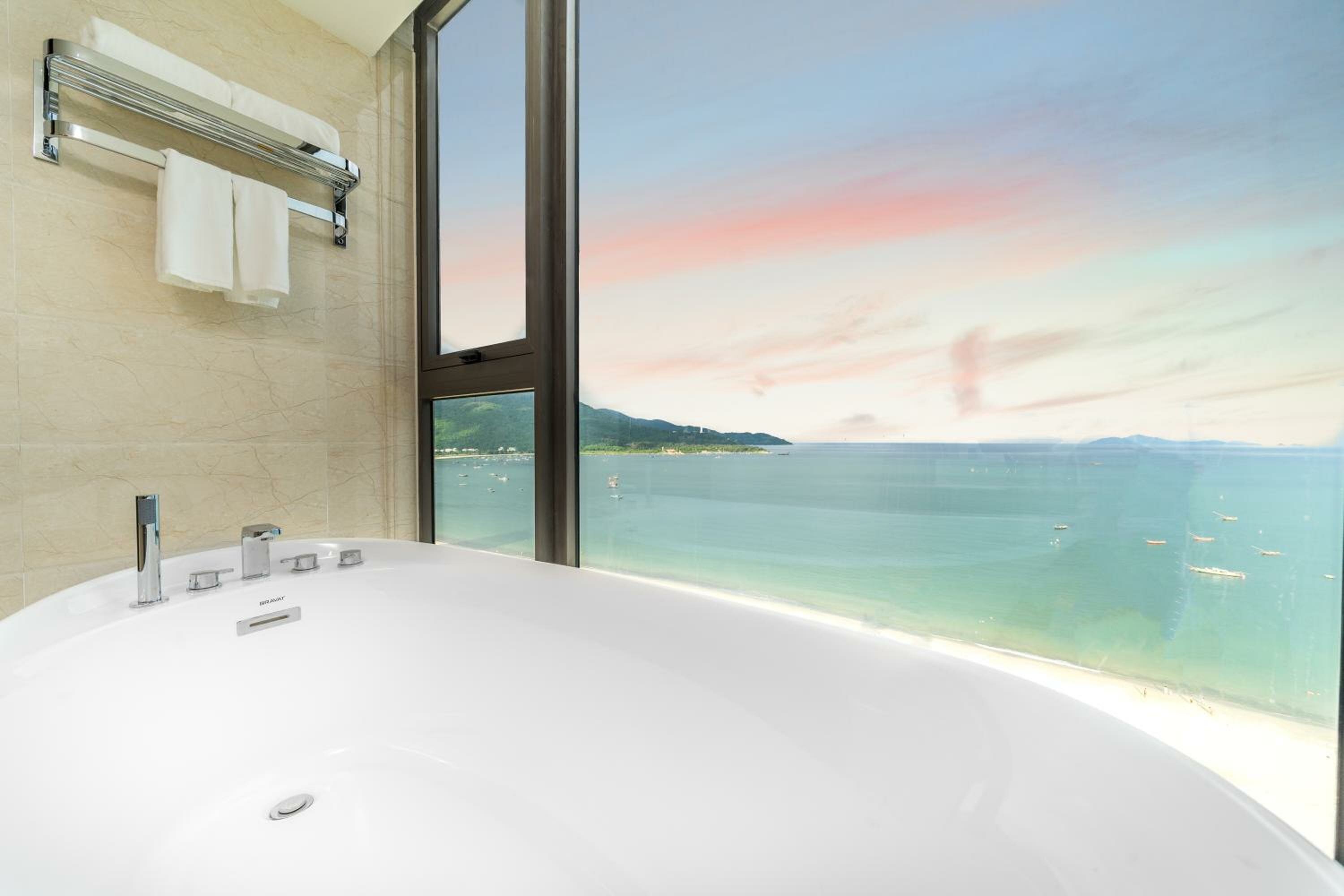 King Suite with Ocean View