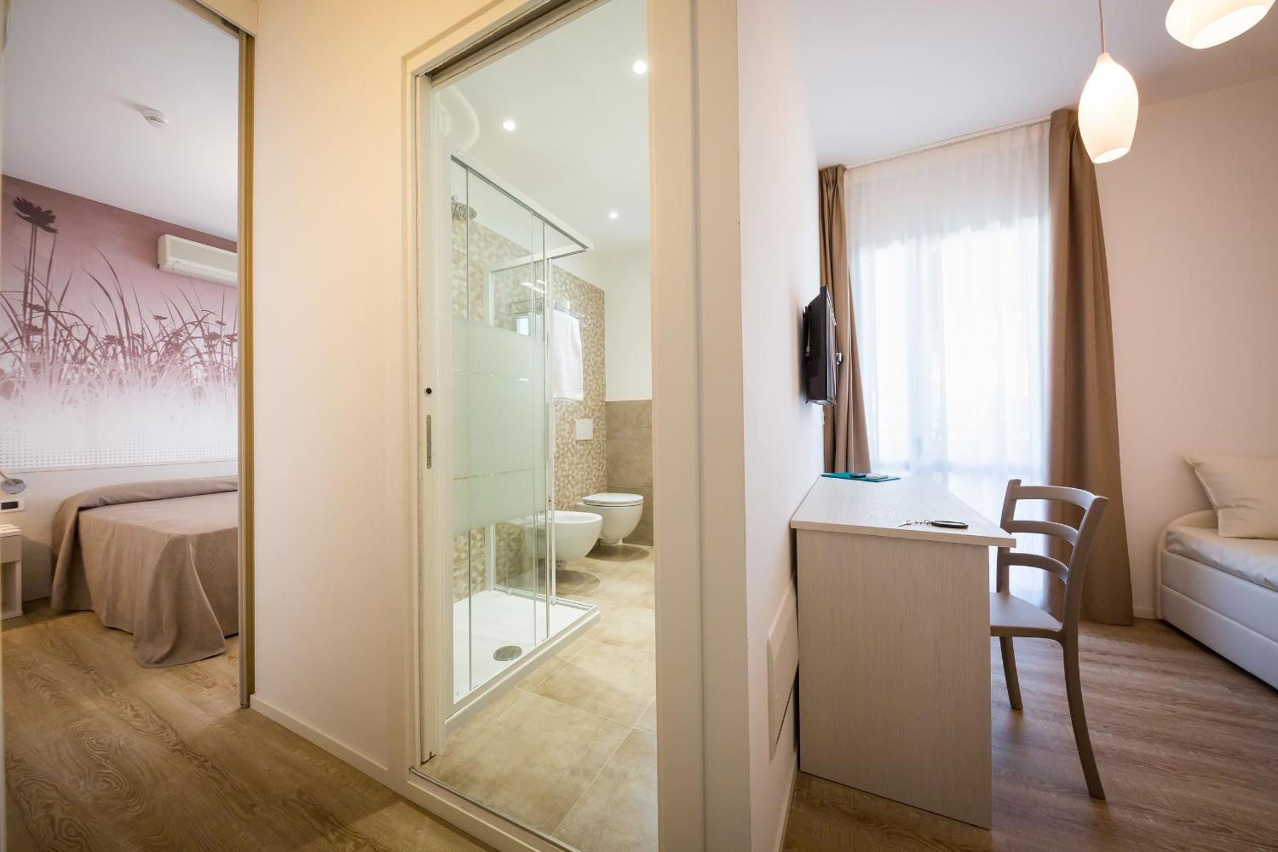 Junior Suite with Partial Sea View