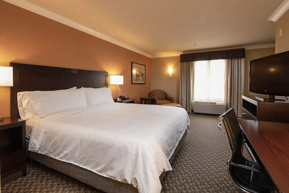 Suite, 1 King Bed, Jetted Tub