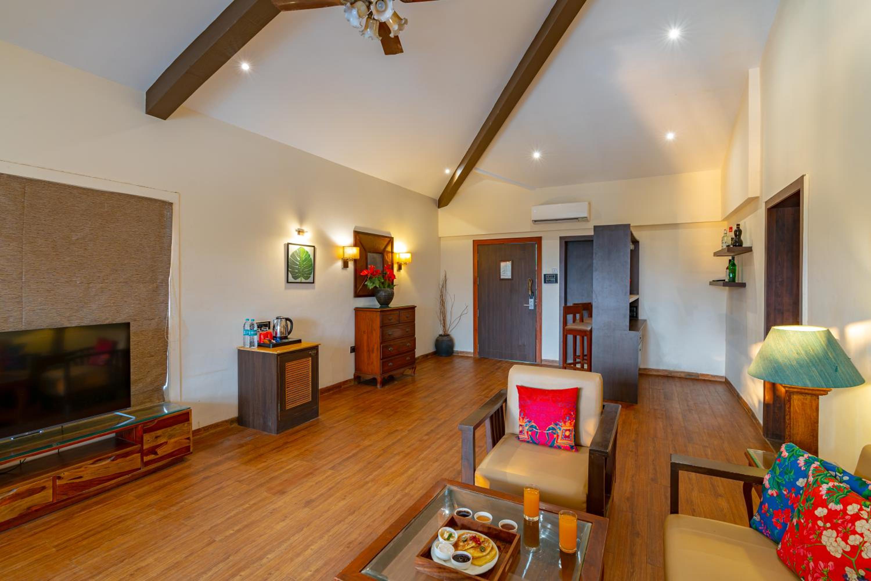 Executive Suite with Balcony (with complimentary Kayaking and 20% off on Massage session)