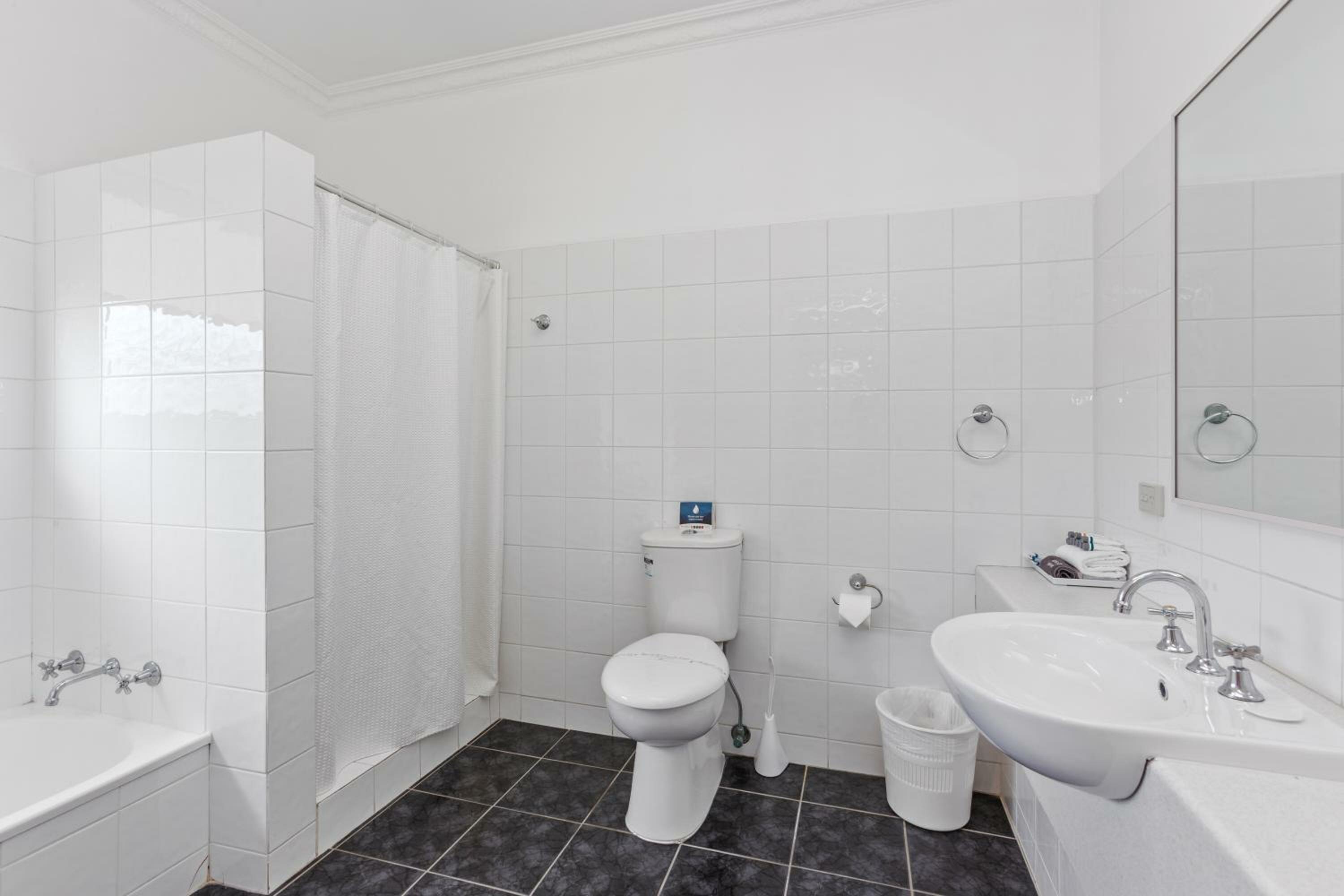 Family Suite A (5 Guests)