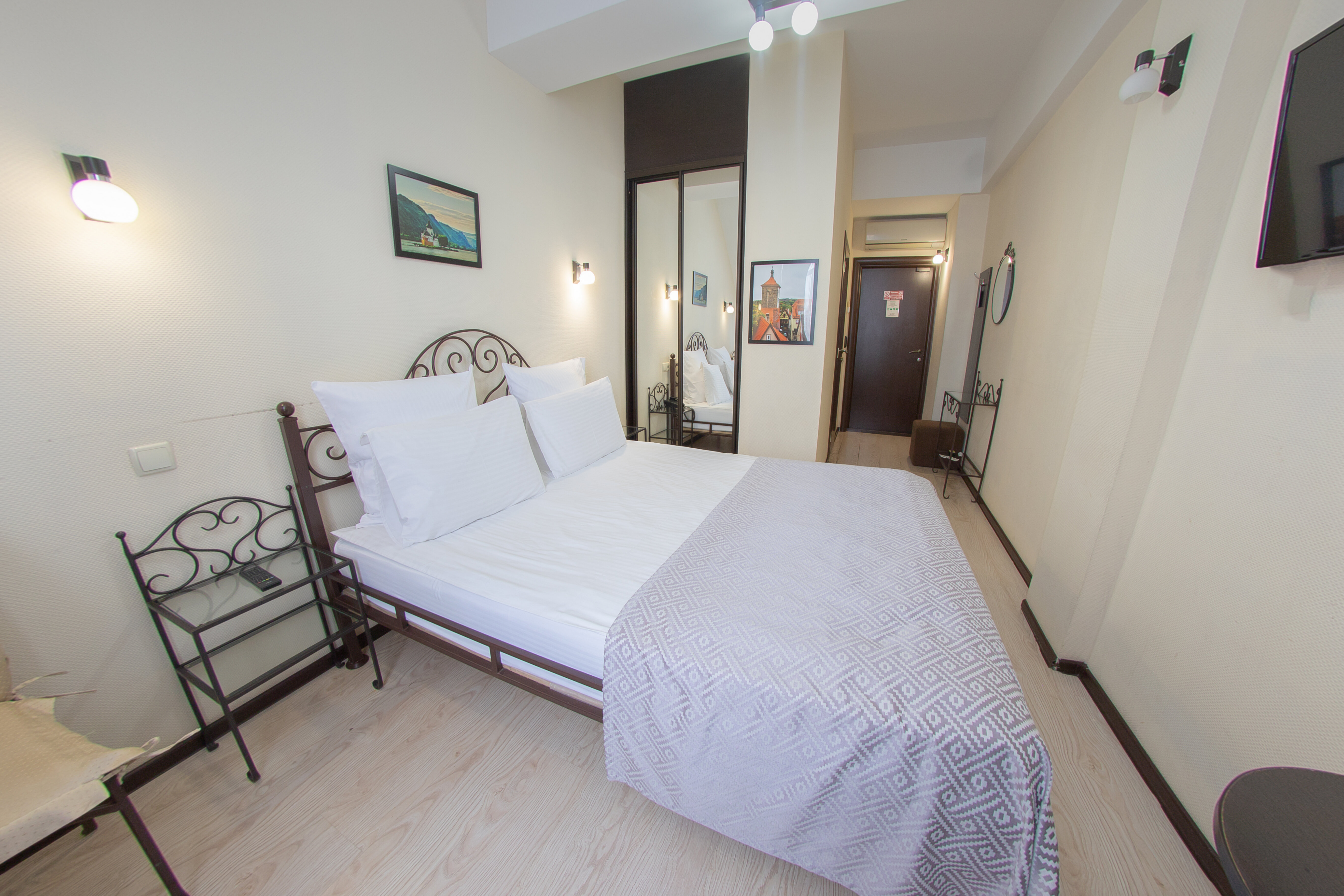 Небольшой двухместный номер с 1 кроватью