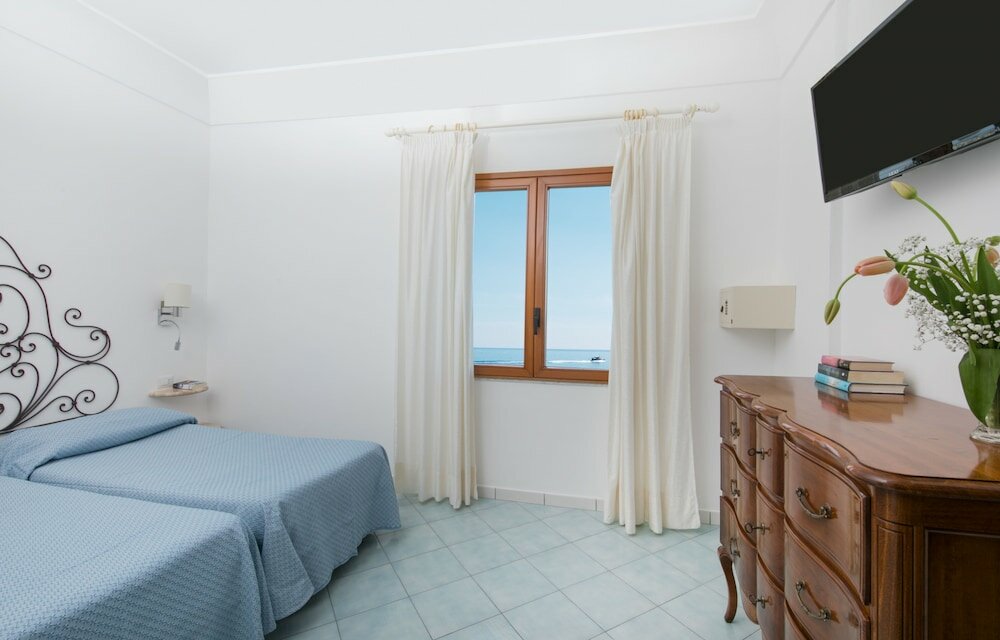 Standard Quadruple Room (no balcony)