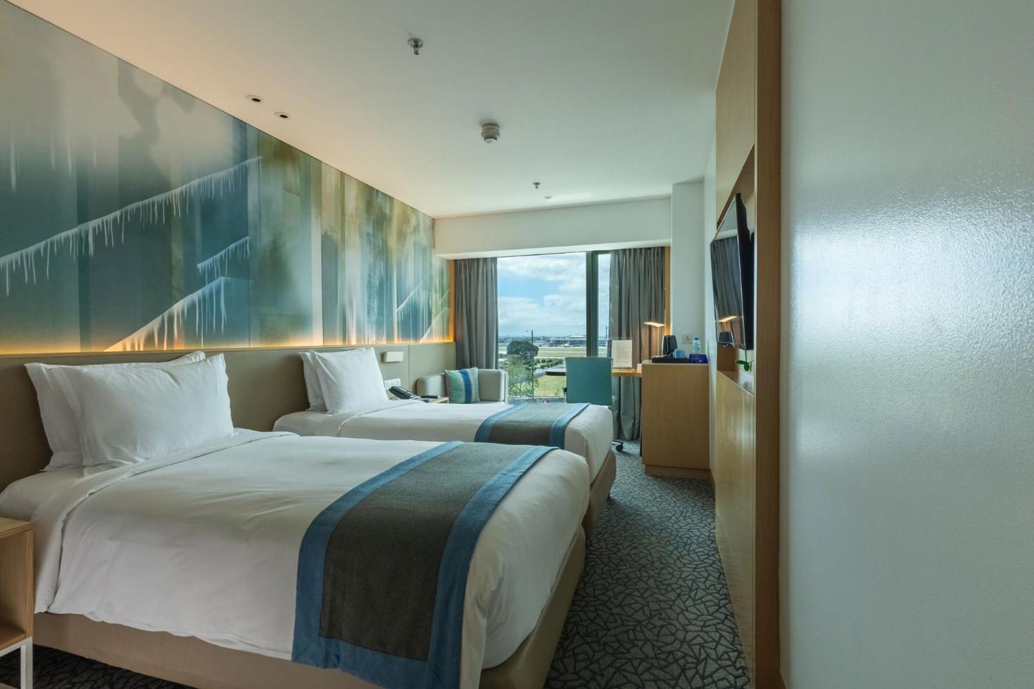 Standard Twin Room with Airport view