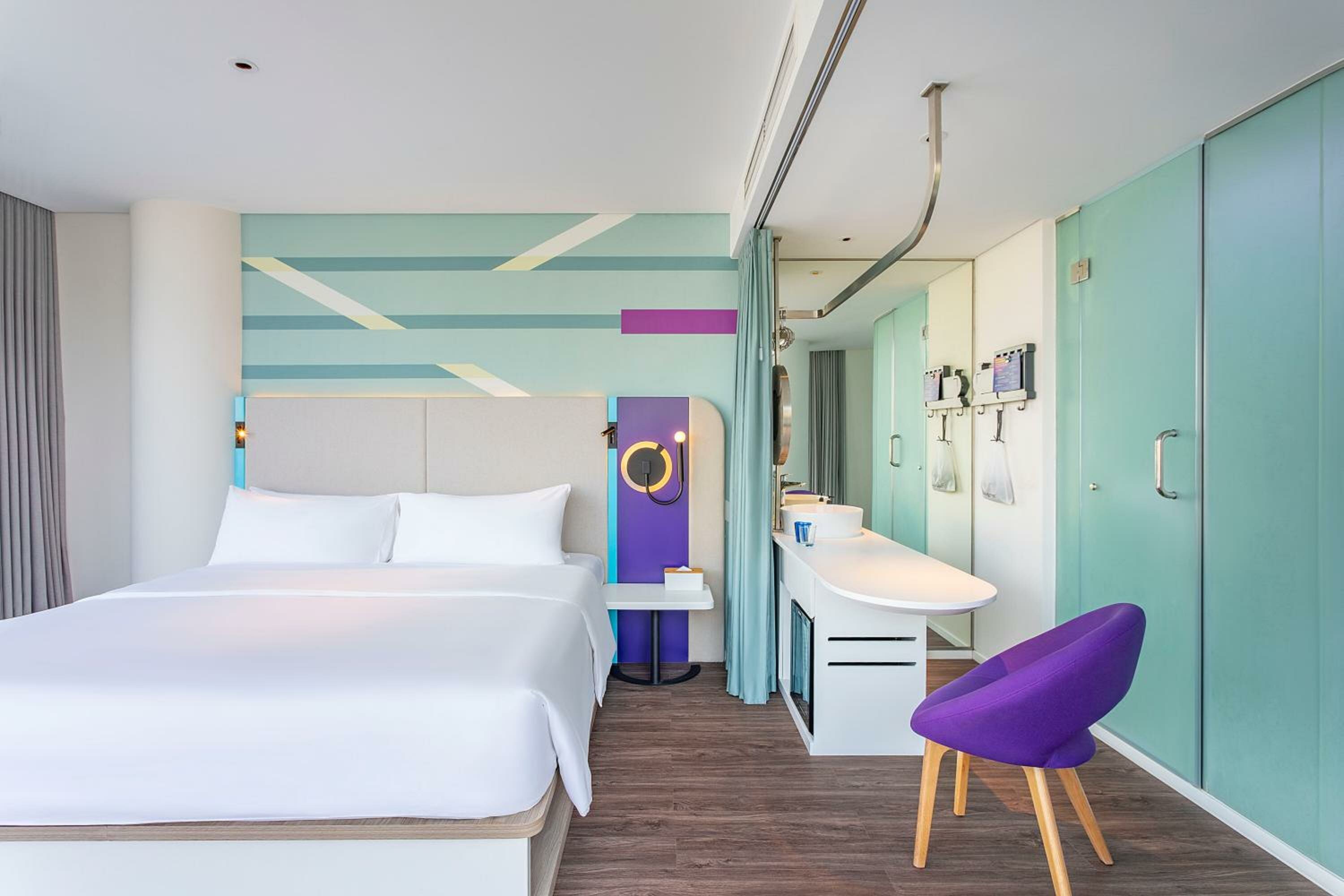Corner King Room