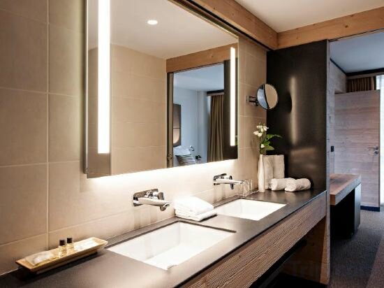 Lake View Suite with Extra Bed