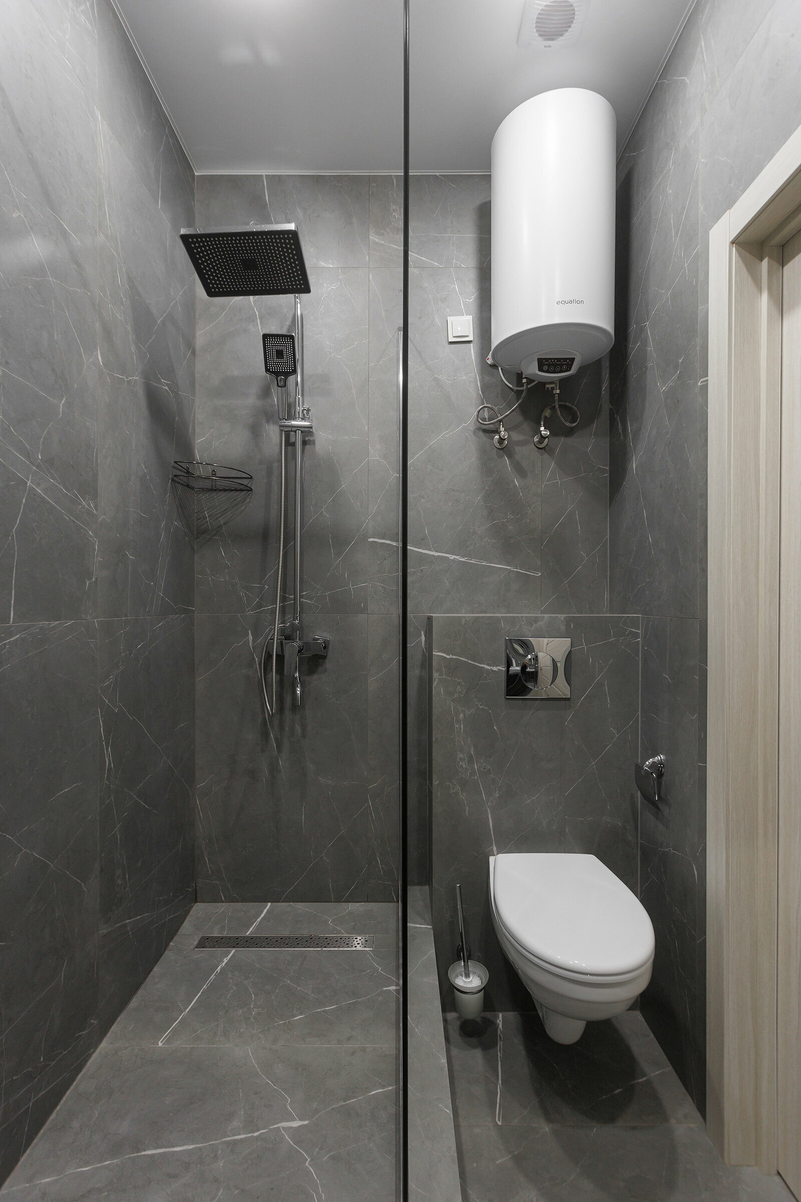 Апартаменты с видом на реку (тёмный интерьер)