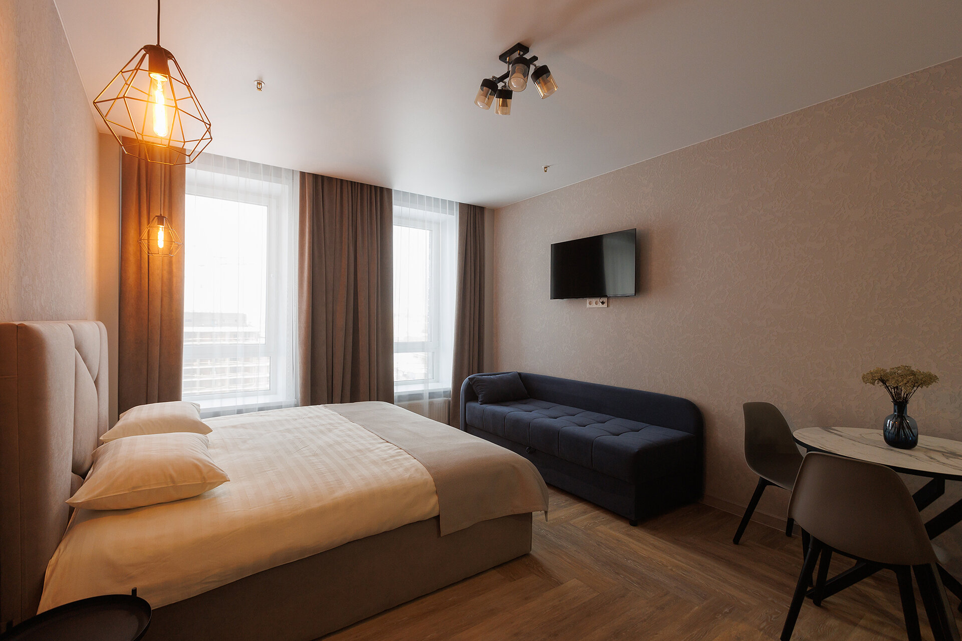 Апартаменты с видом на реку (светлый интерьер)