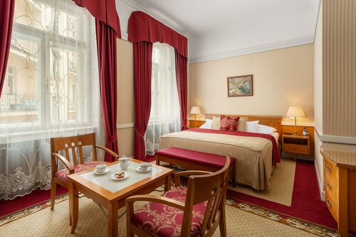 Junior Suite, 1 King Bed в Hotel Paris Prague