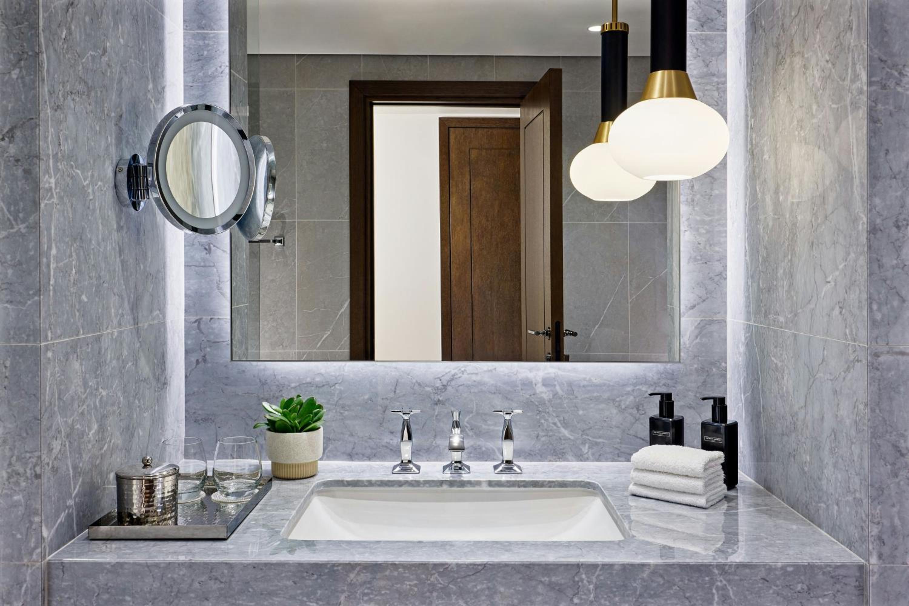 Ambassador King Suite