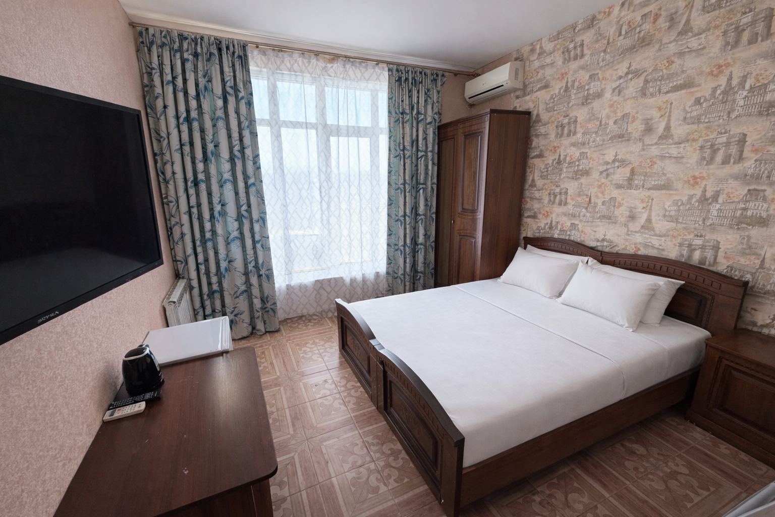 Улучшенный 4-х местный с балконом и видом на горы и бассейн