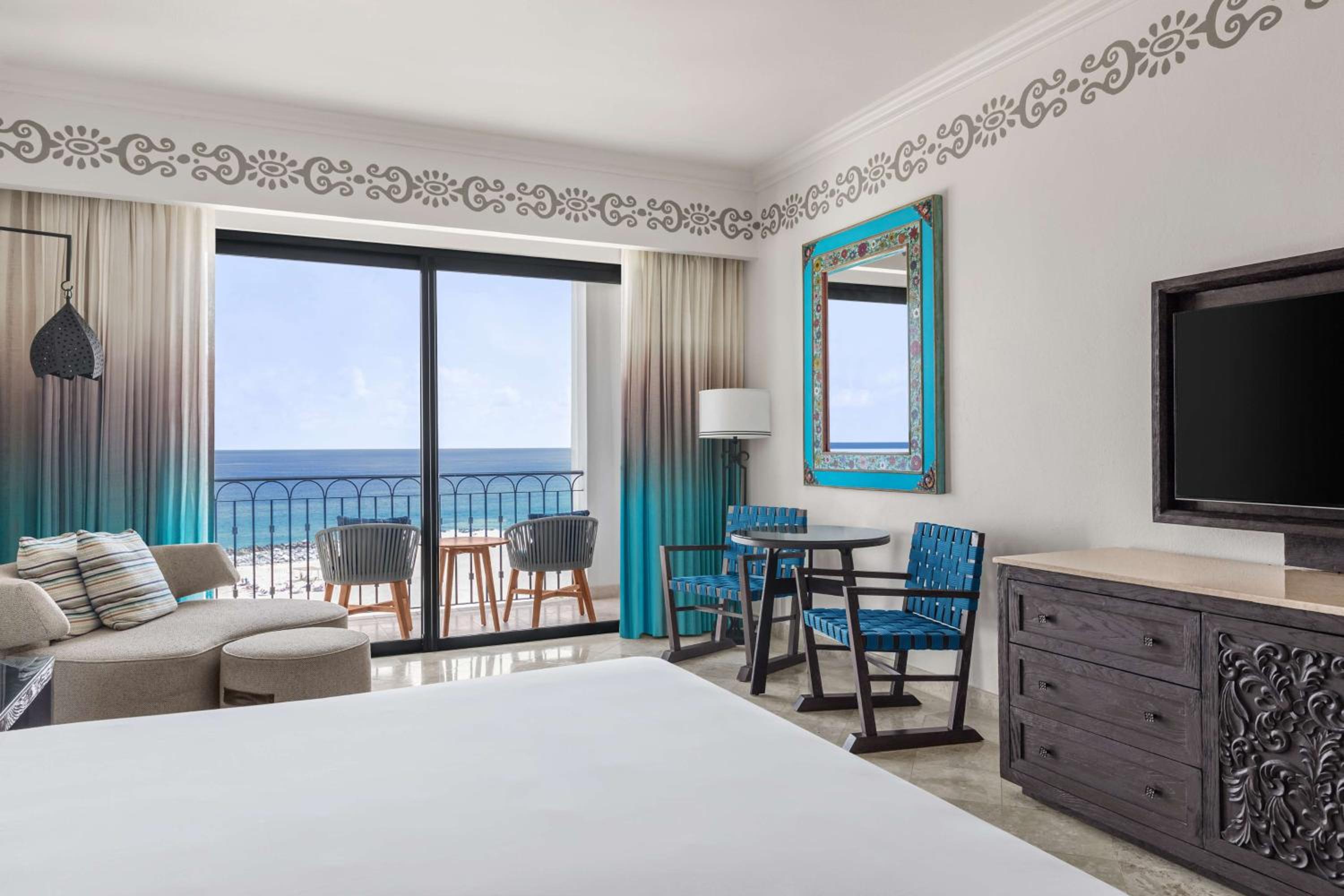 Deluxe Oceanfront King Room with Balcony