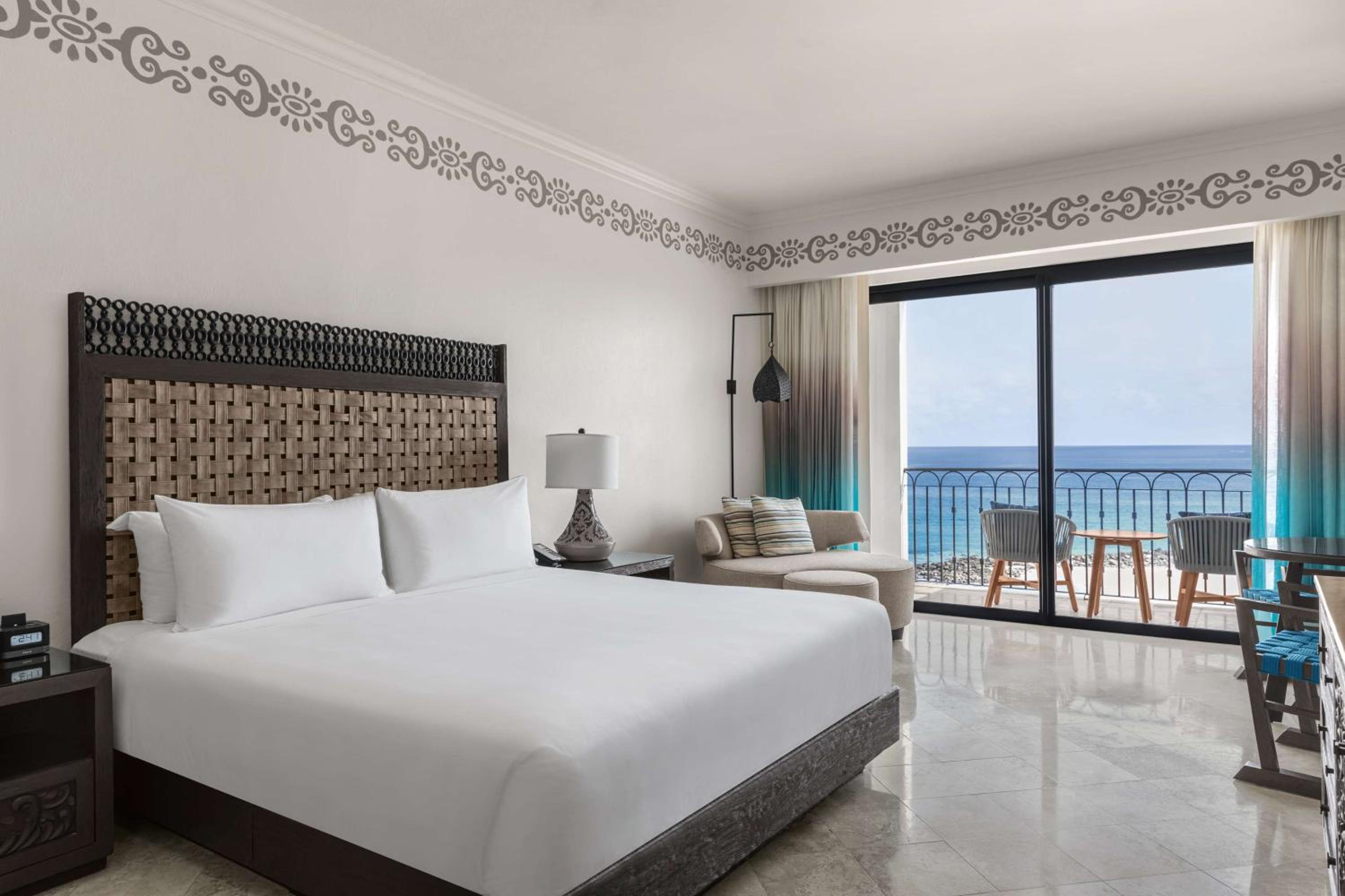 Deluxe Oceanfront King Room with Balcony