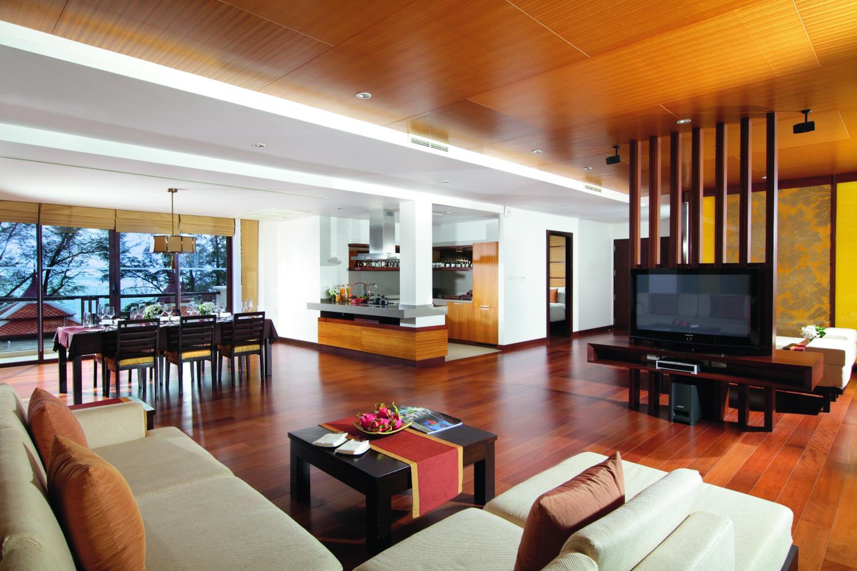 Seaview Three Bedroom Jacuzzi Penthouse