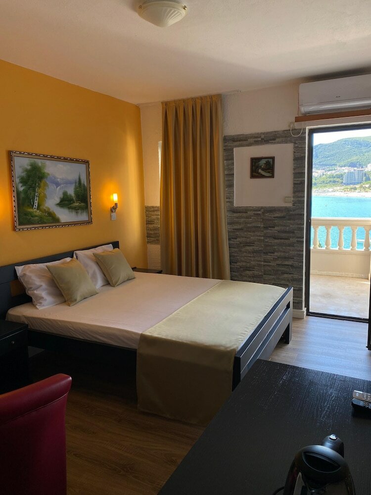 Standard Double Room, 1 Queen Bed, Sea View