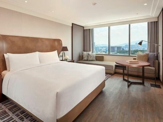 1 King Bed, City View, Executive Lounge Access, Guest Room