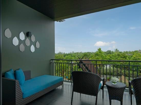 Deluxe Mai Khao Suite