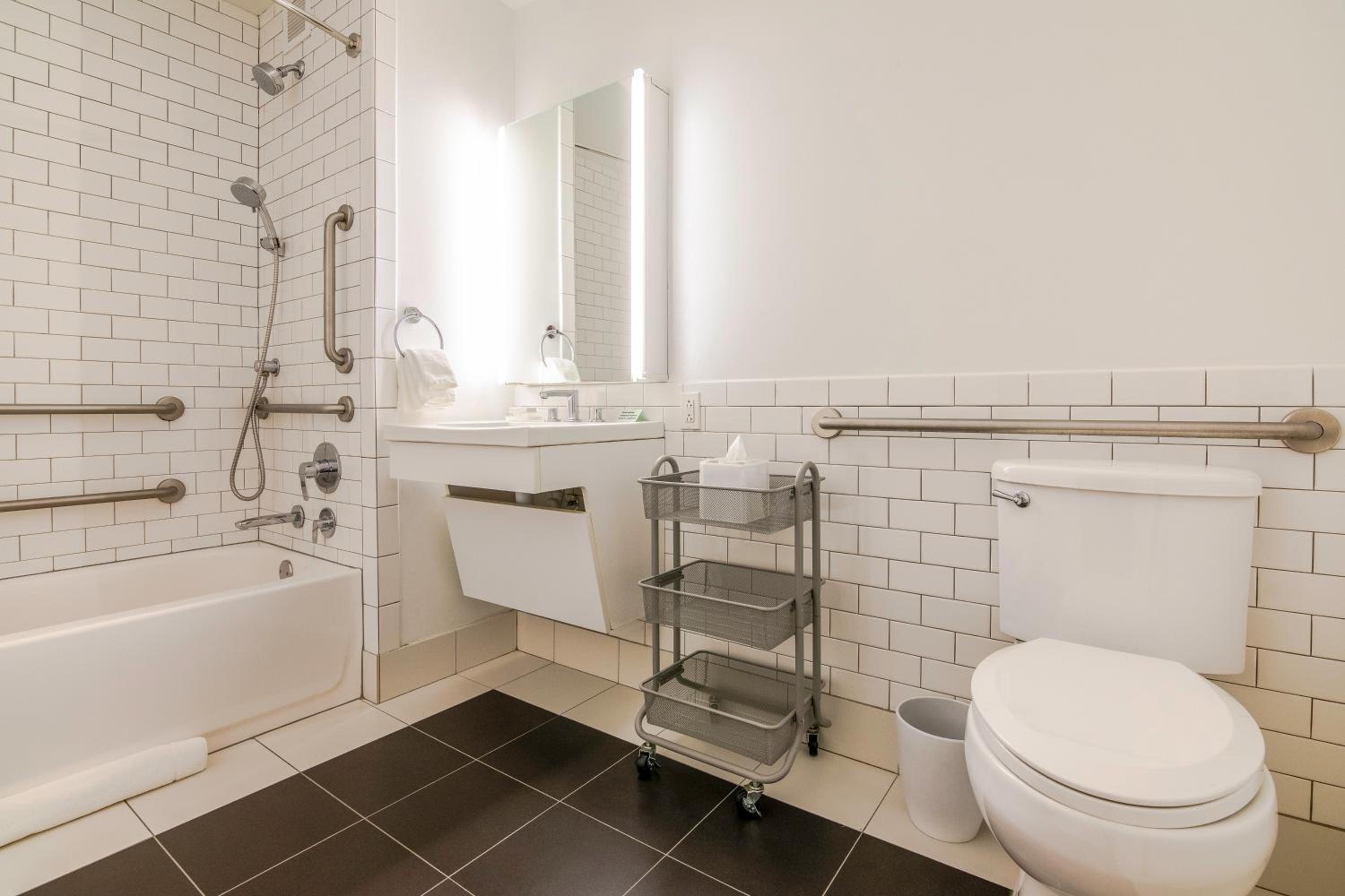 Accessible Studio, King (24/7 Front Desk)