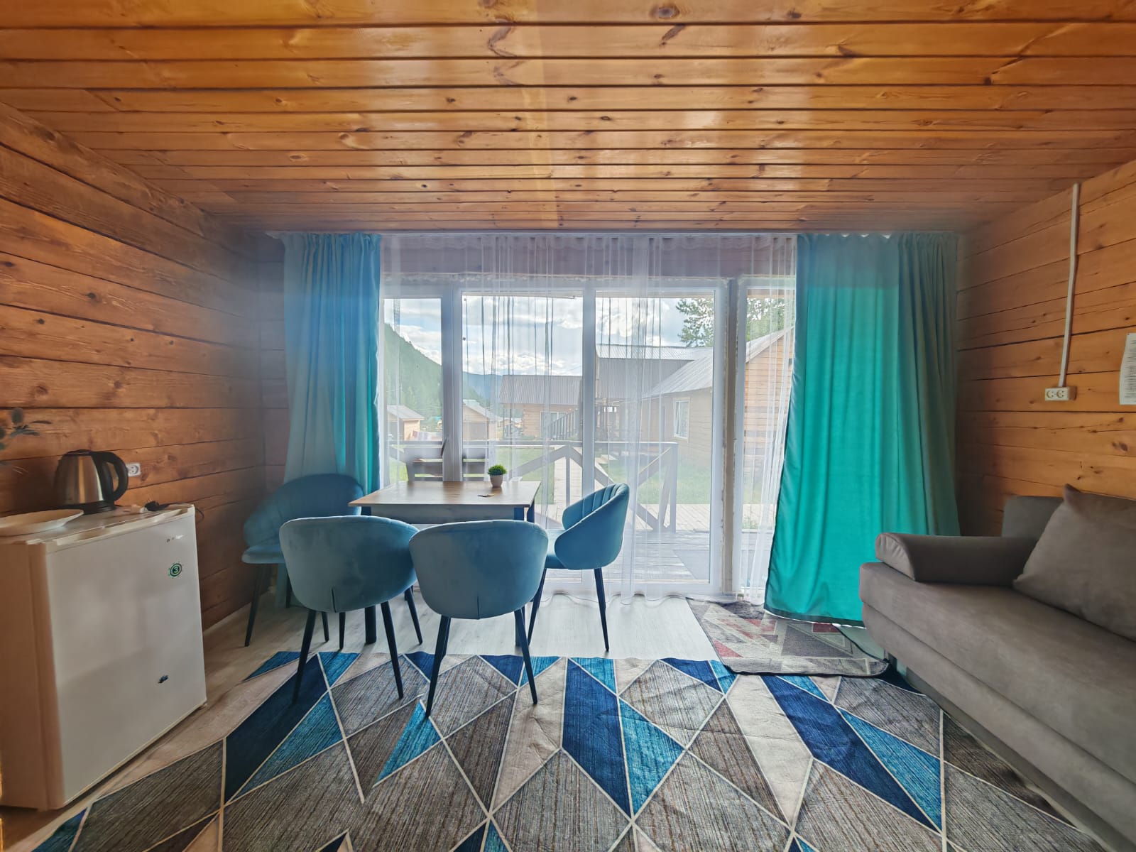 Трехместный номер с собственной ванной комнатой