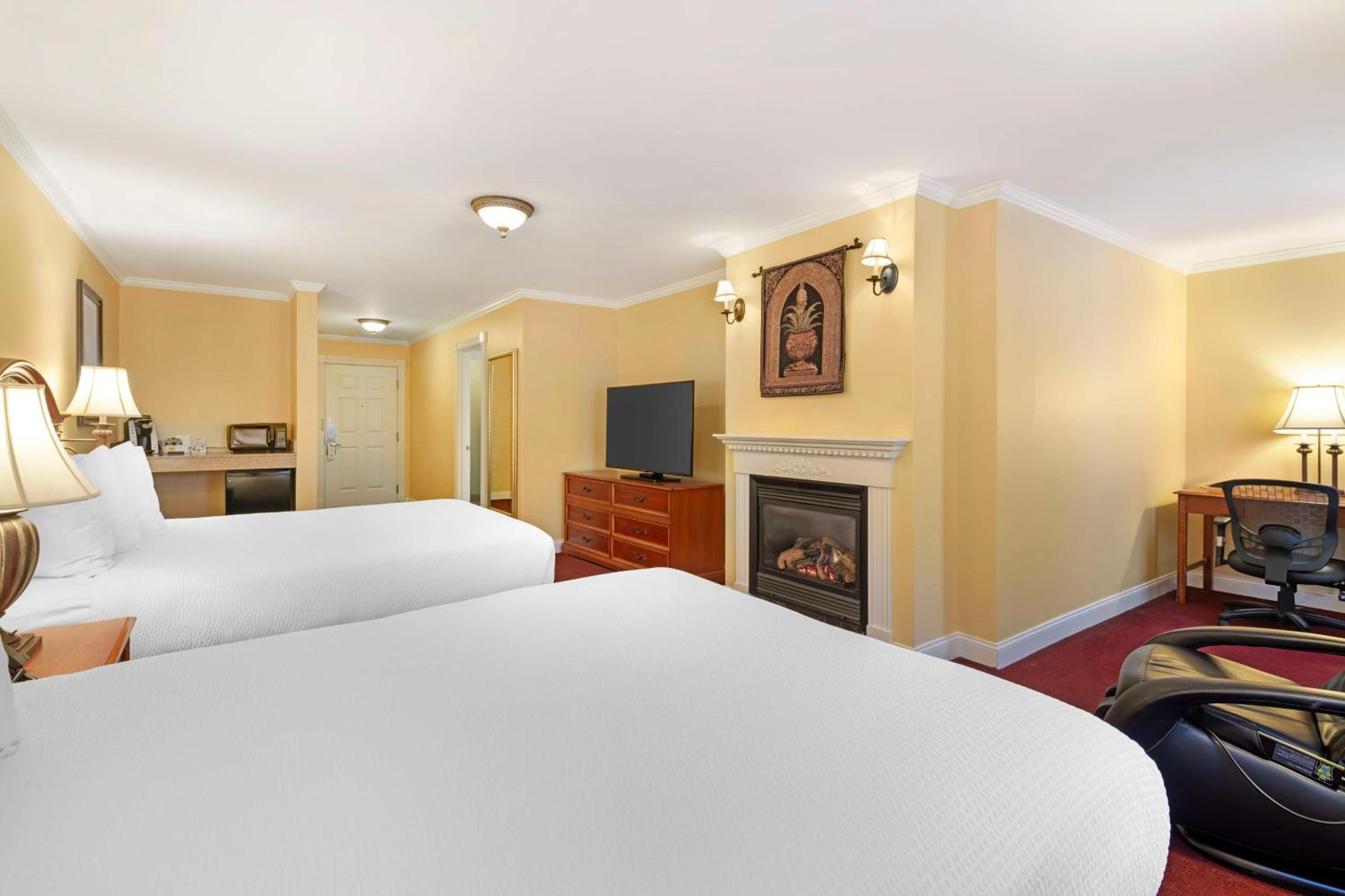 Queen Room with Two Queen Beds, Fireplace and Skylight Window - Pet Friendly/Third Floor/Non-Smoking