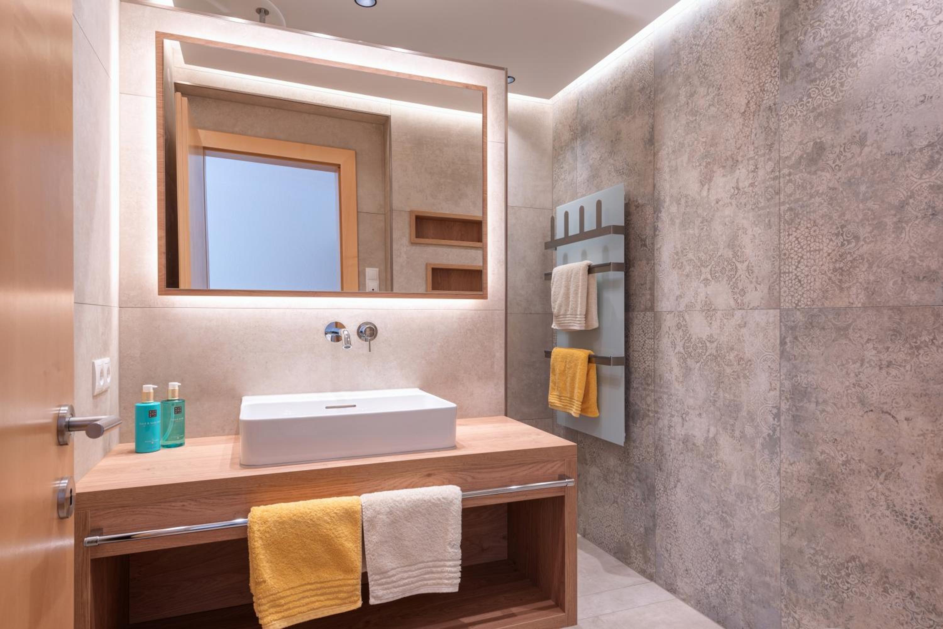 Superior Apartment (2 Adults)