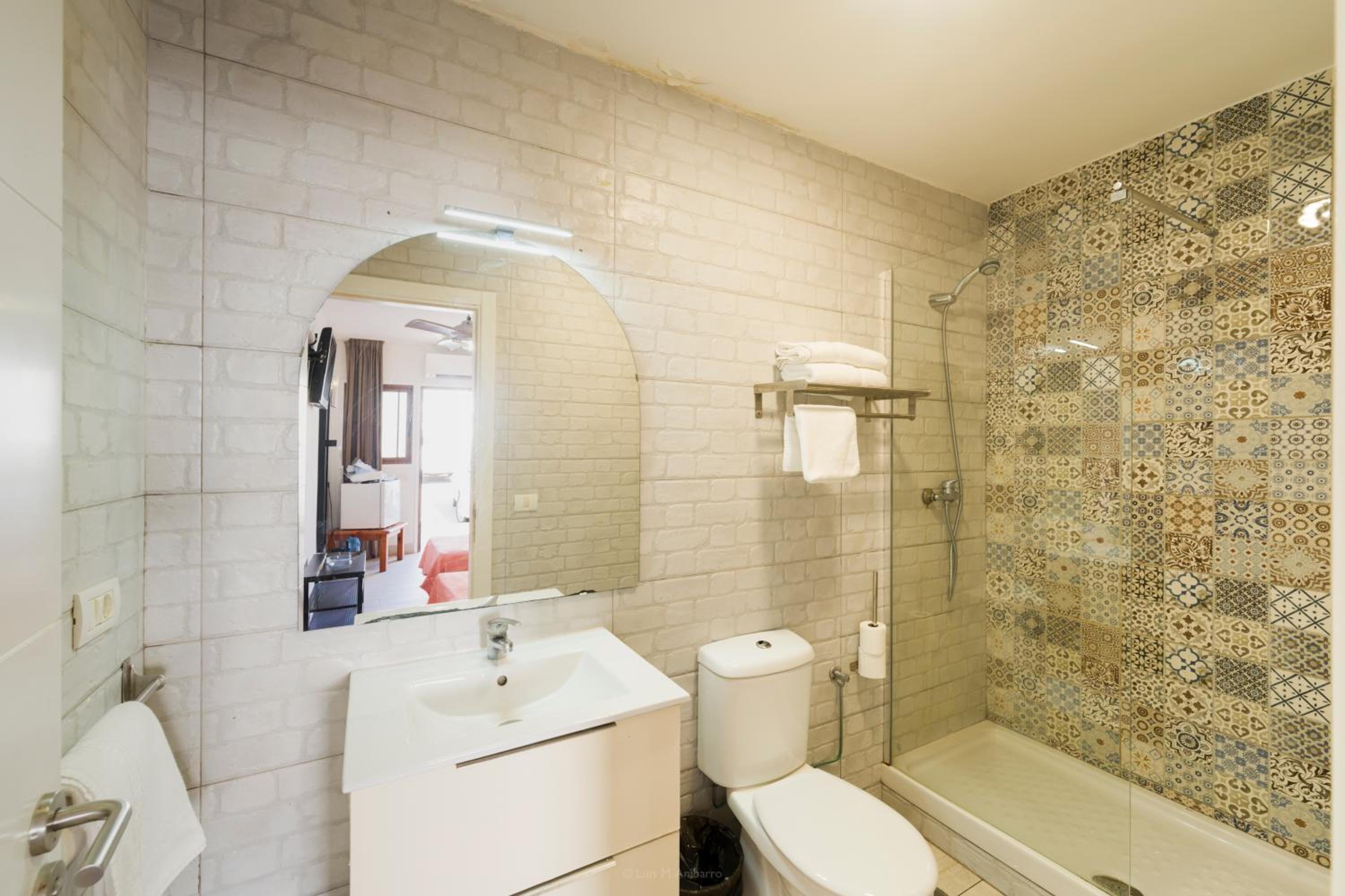 Twin Room with Private Bathroom