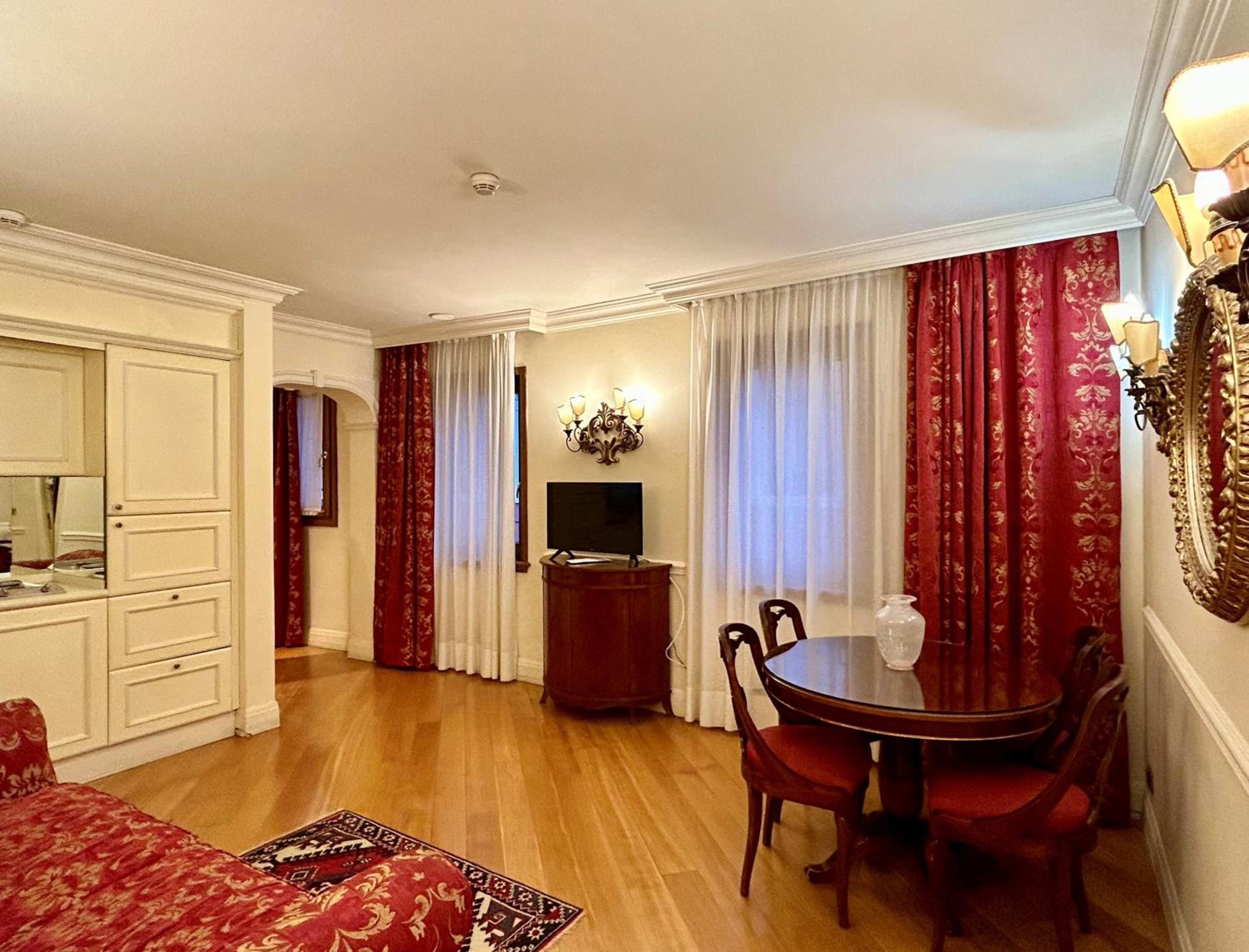 Superior One-Bedroom Apartment with Sofa Bed