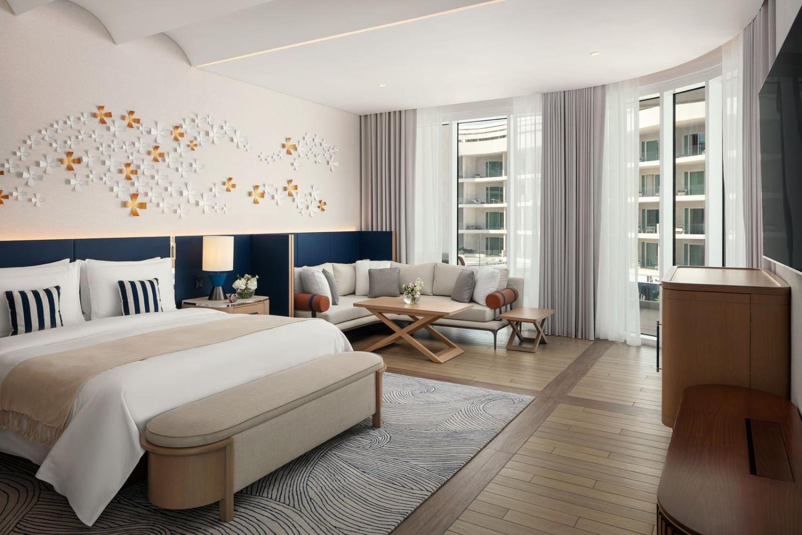 St. Regis King Suite with Sea View and Balcony