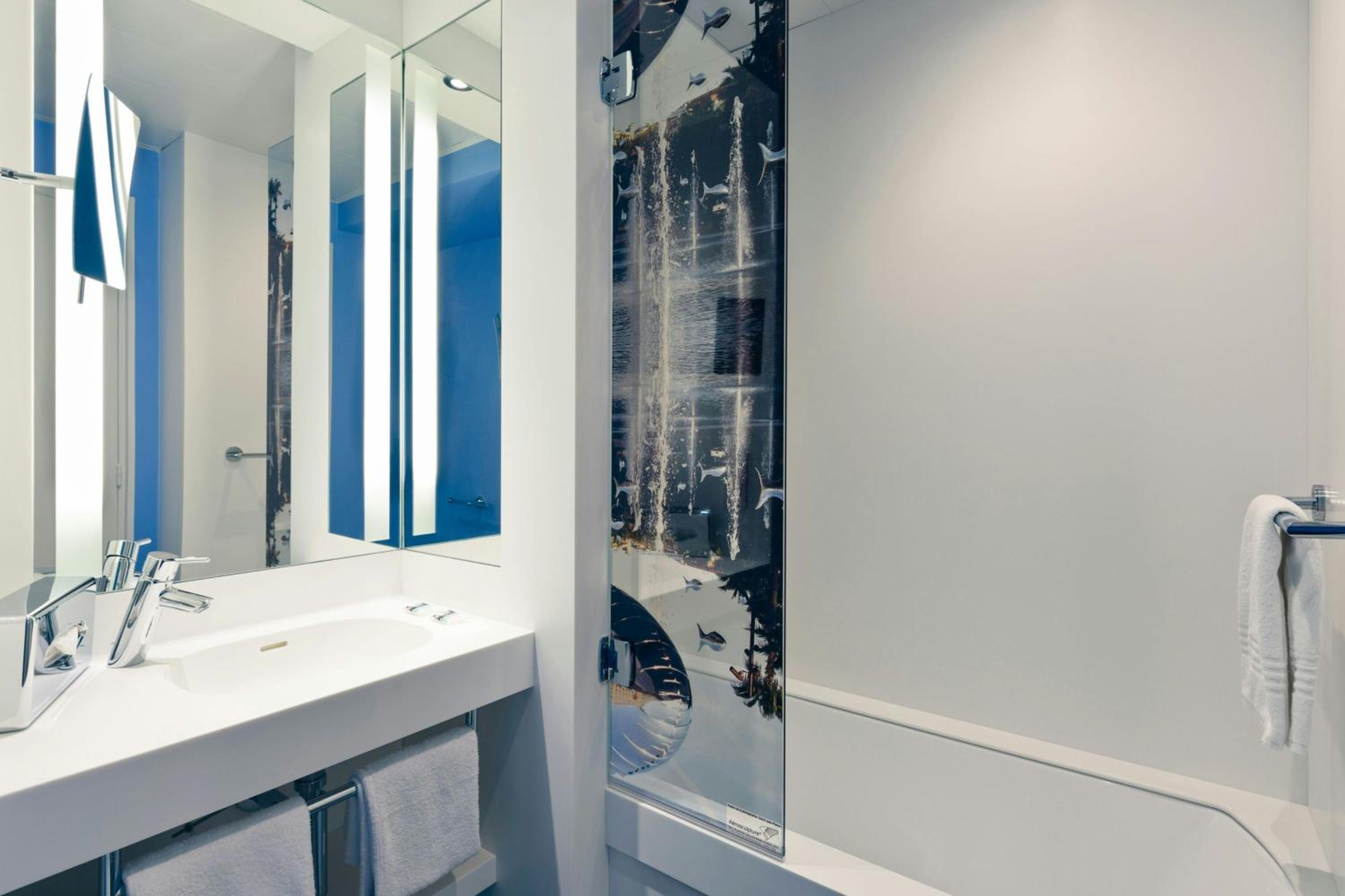 Classic Queen Room with City View