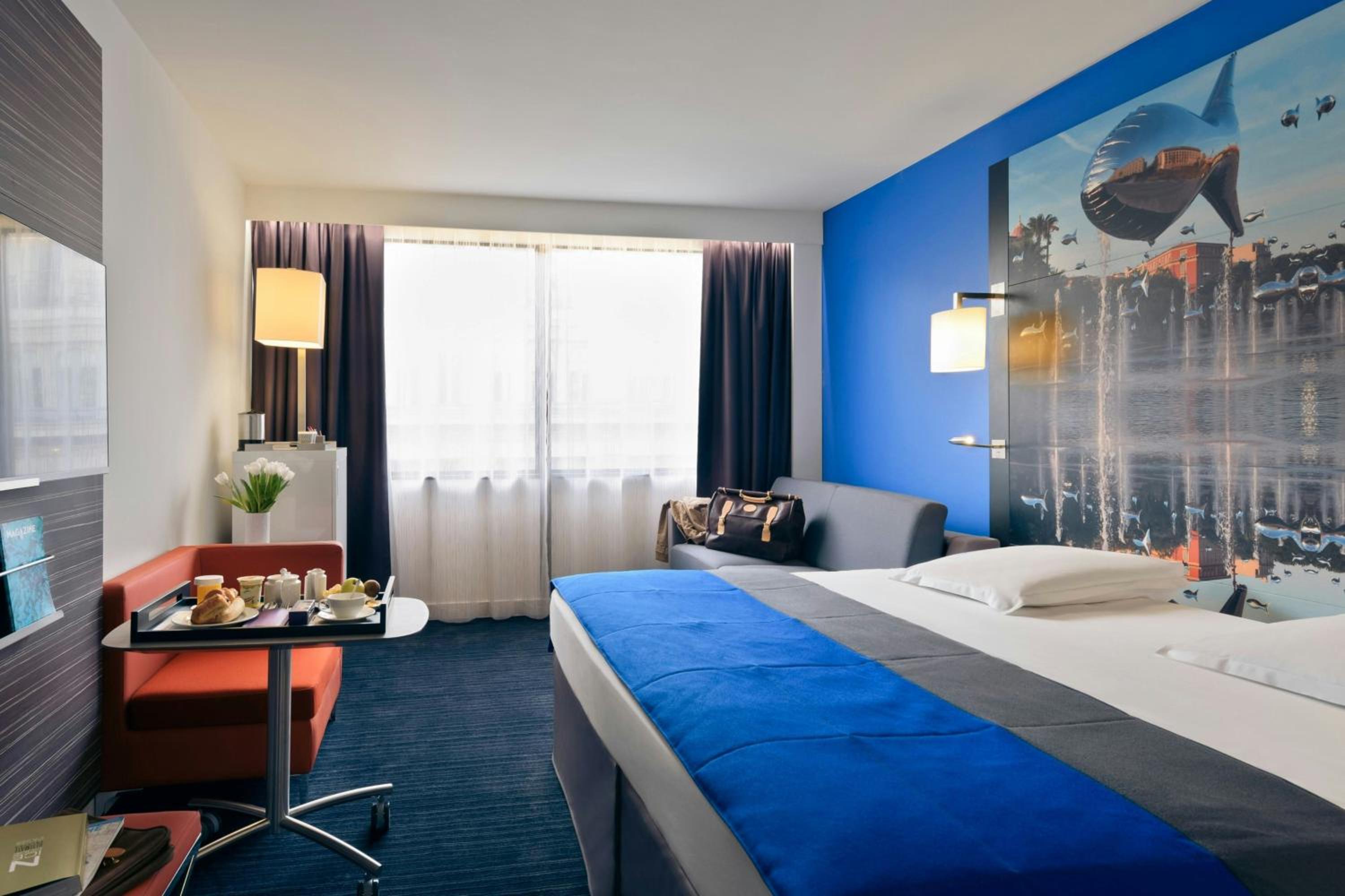 Classic Queen Room with Sofa Bed and City View