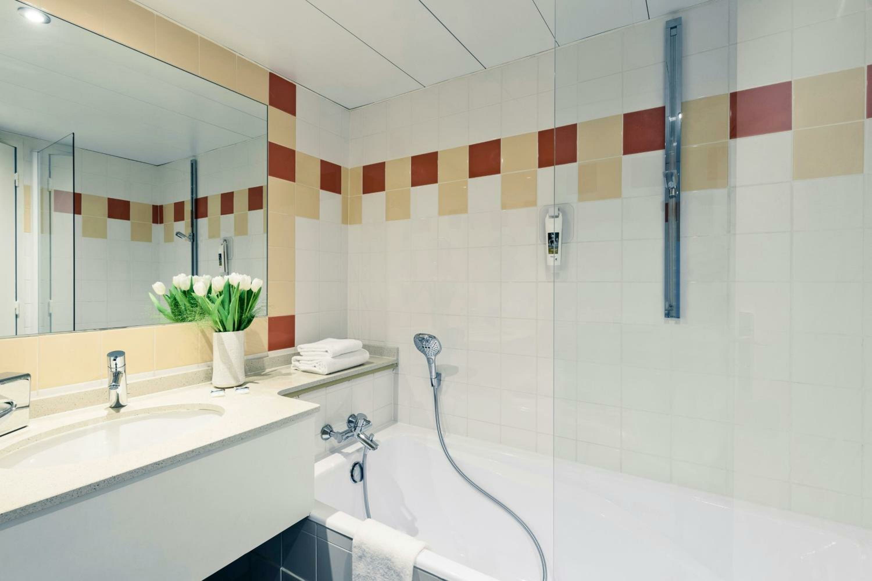 Classic Queen Room with Garden View