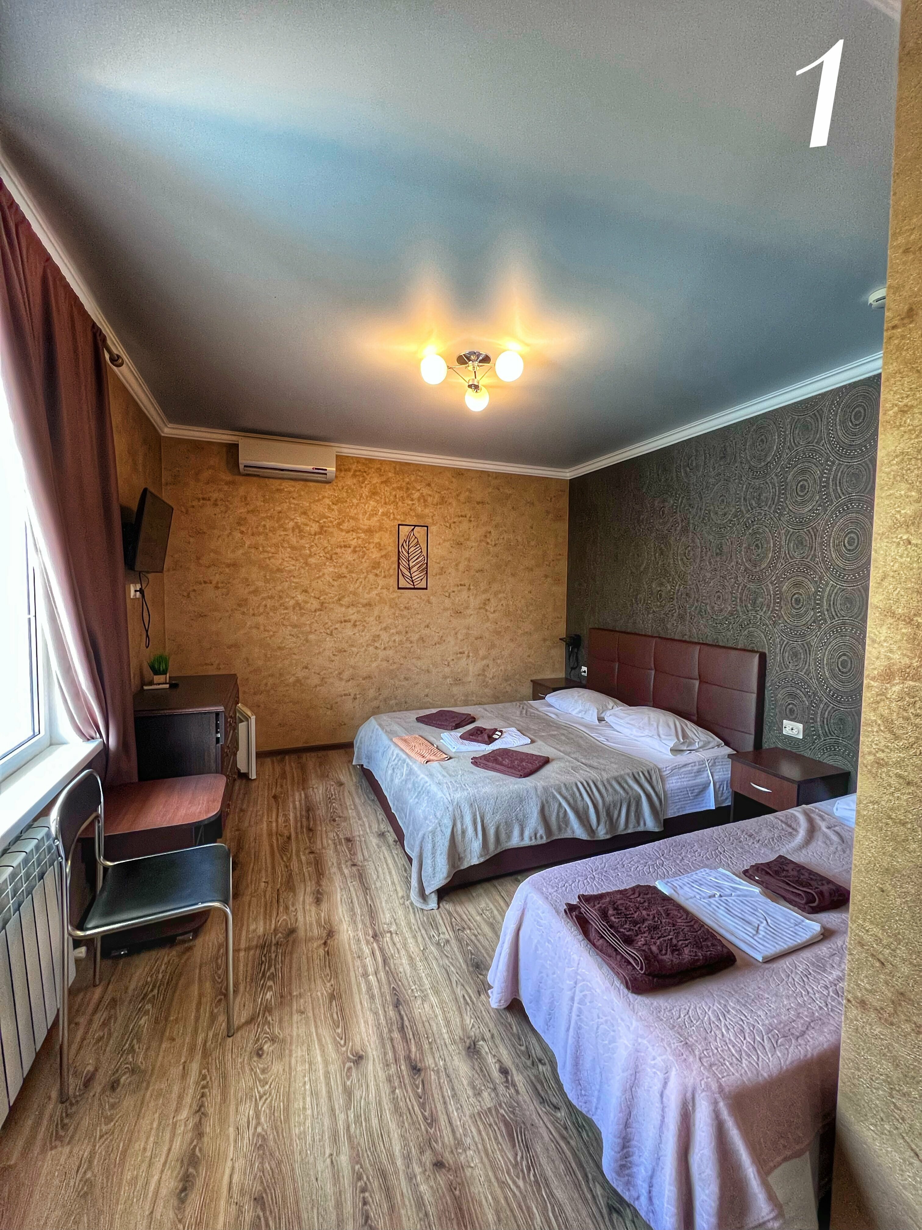 Трехместный номер с видом на бассейн