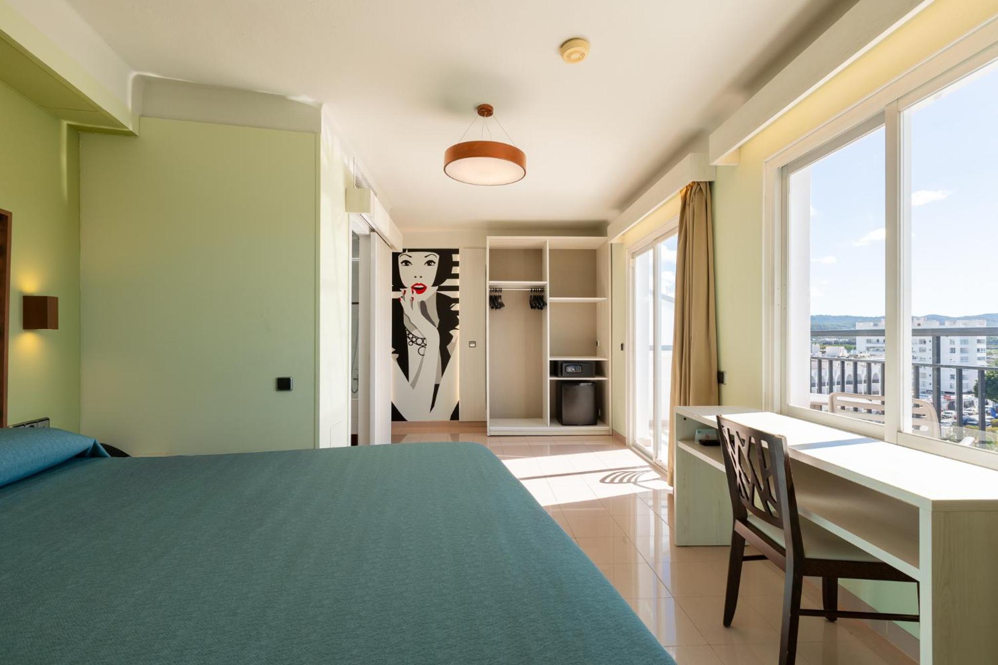 Queen Room with Sea View