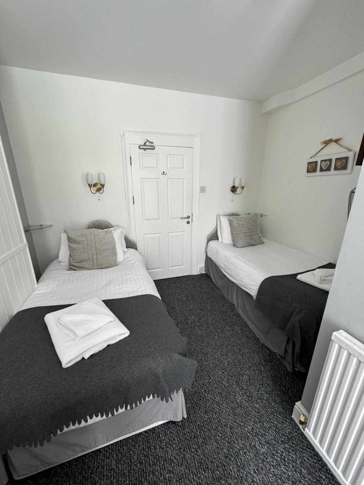 Twin Room with Private Bathroom