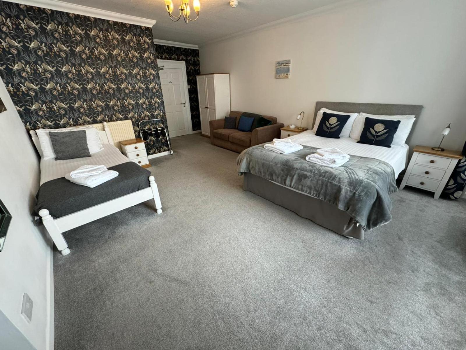 Twin Room with Private Bathroom