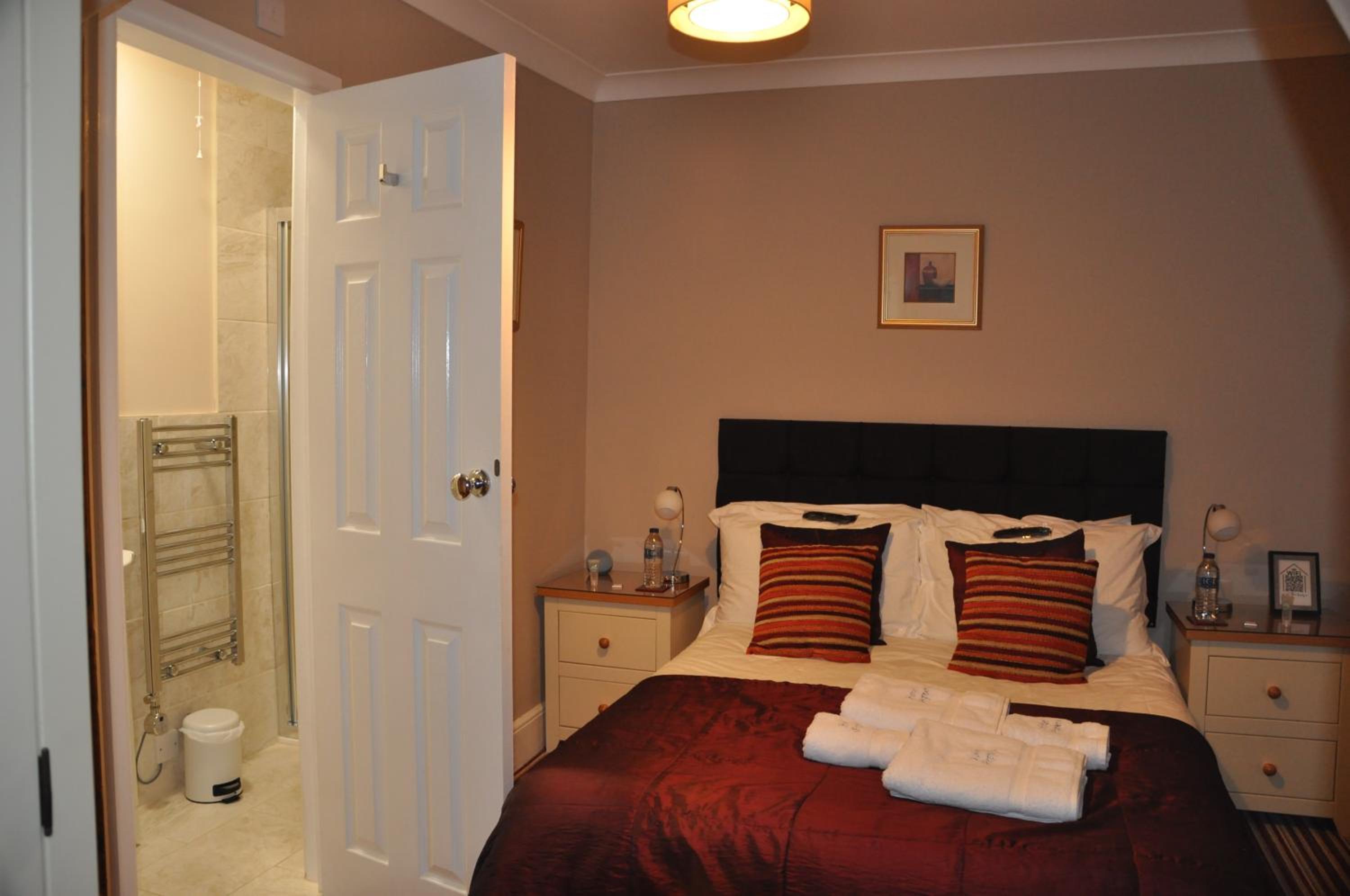 Double room En-suite with shower