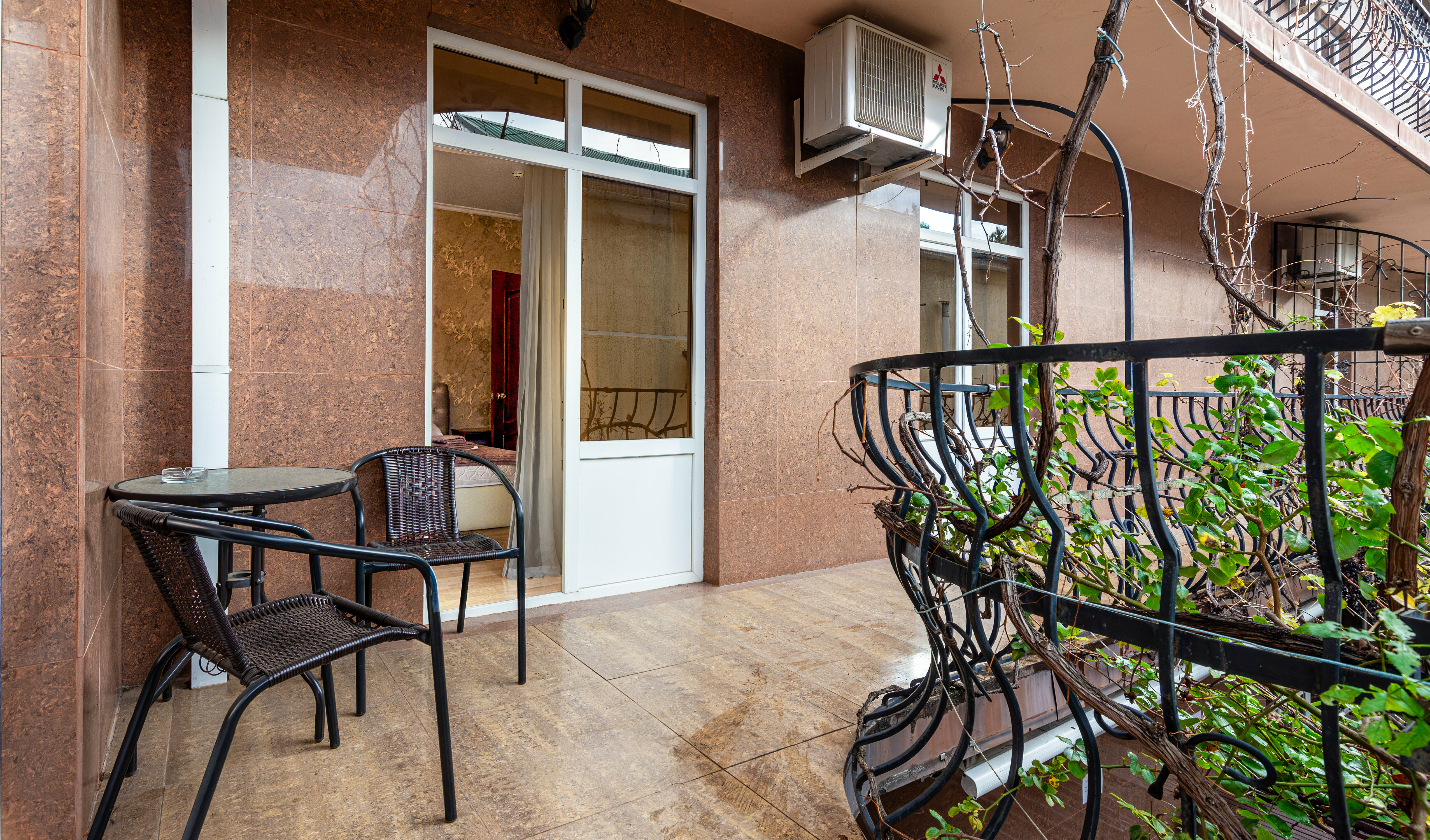 Люкс с кроватью размера «king-size» и балконом