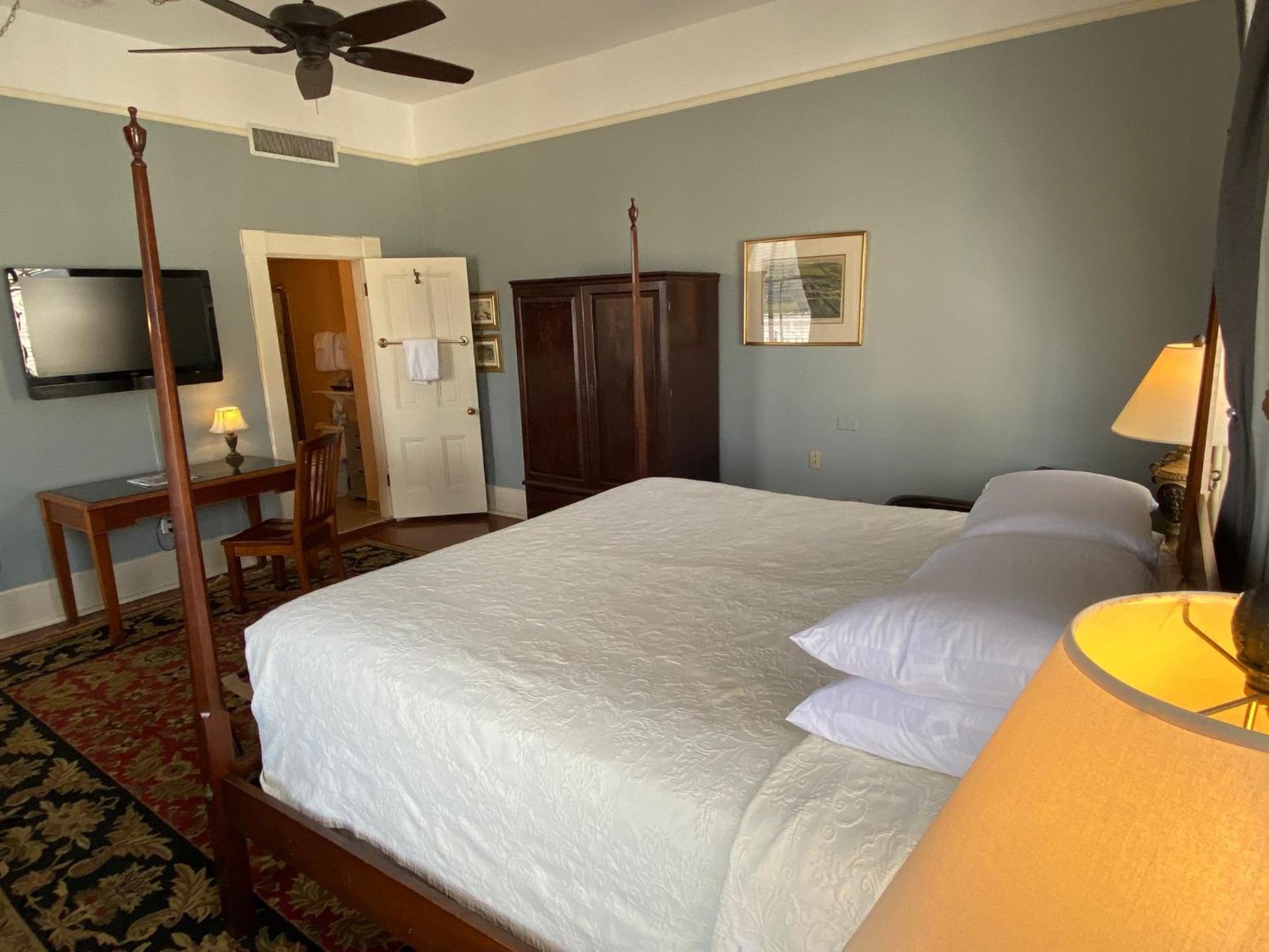 Bredby- King Room 403