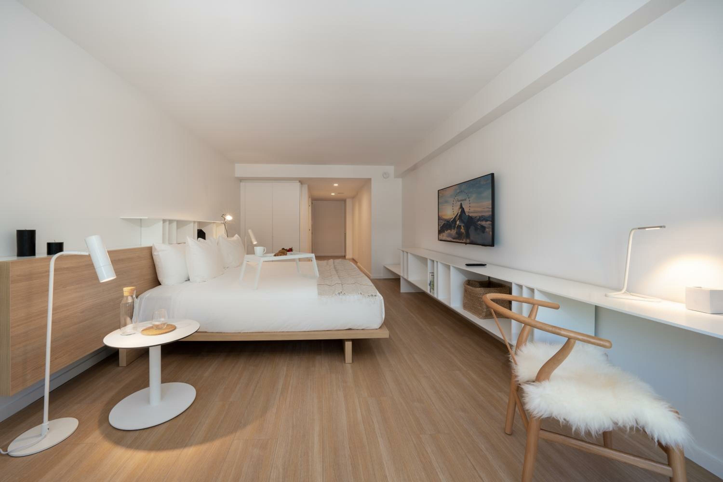 Deluxe One Bedroom King	