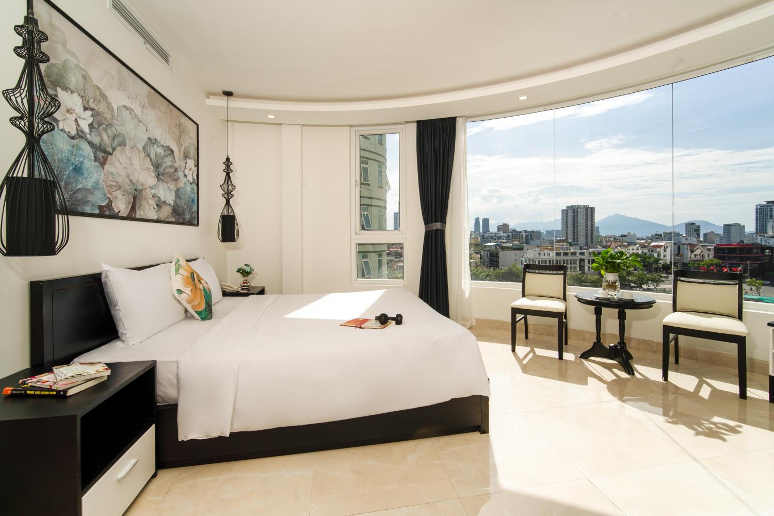 Deluxe King Room - City View