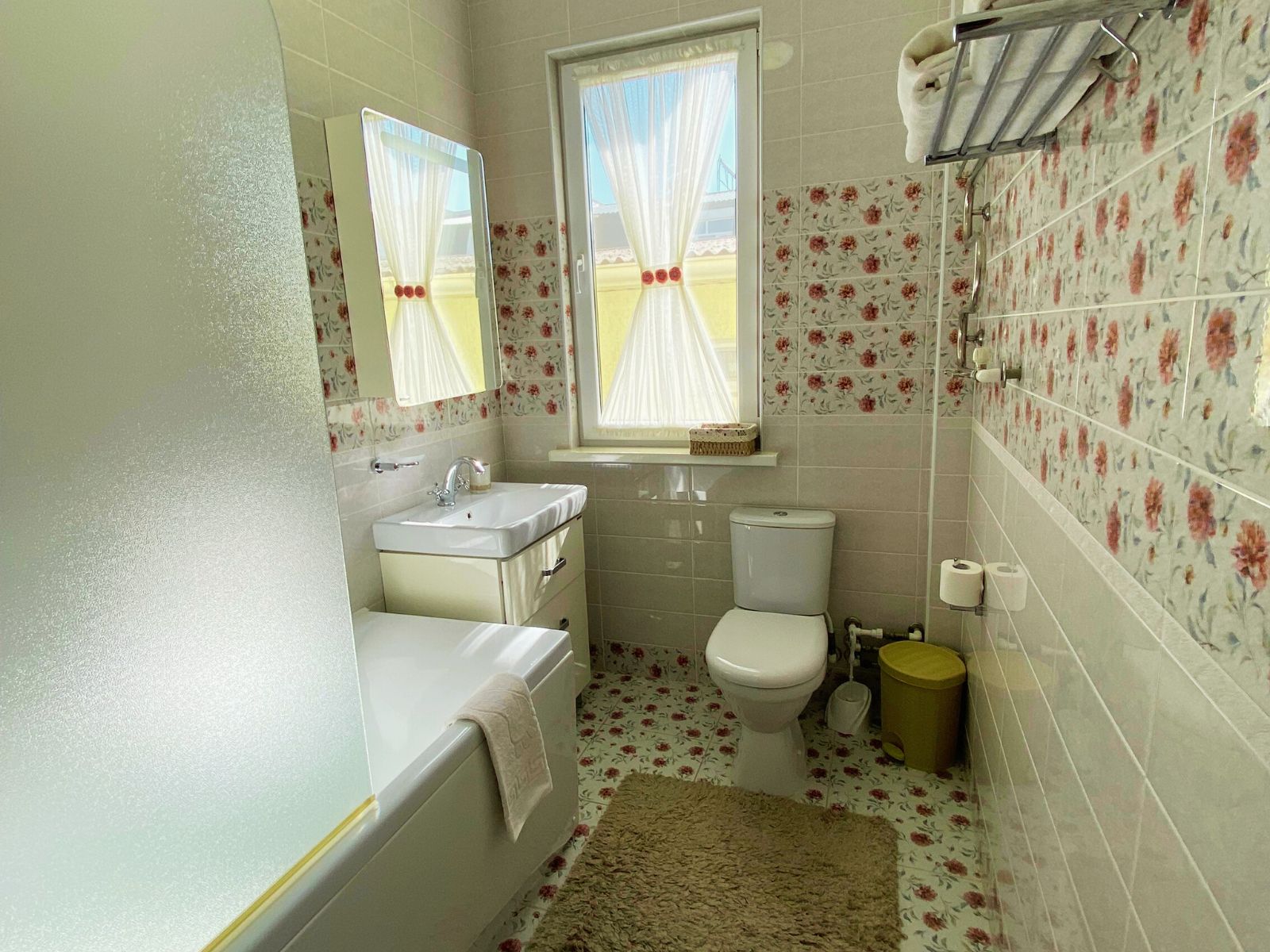 Семейный номер с видом на сад